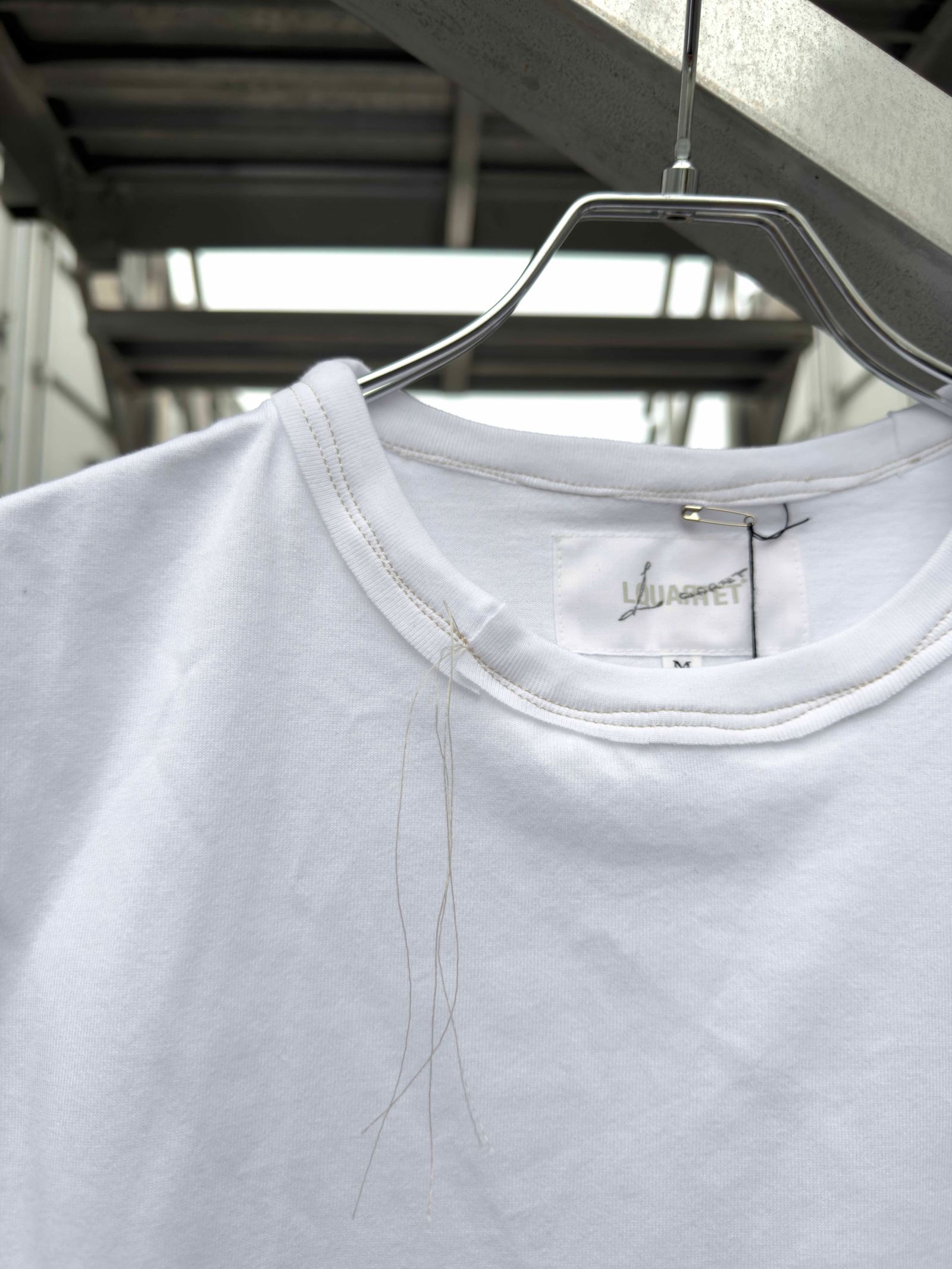 “TUGIHAGI” Neck Sleeveless / White