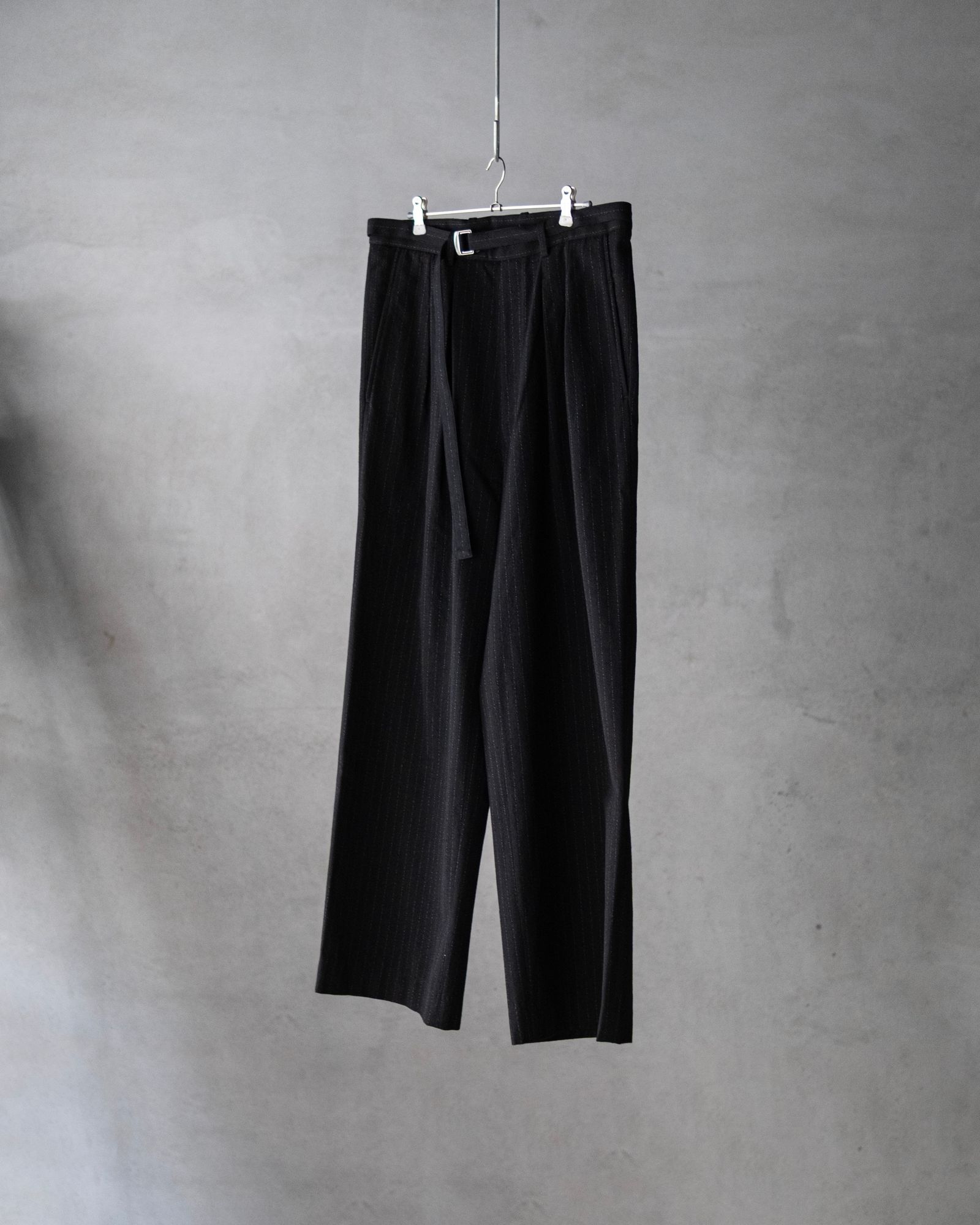 BELTED BAGGY PANTS / BLACK STRIPE