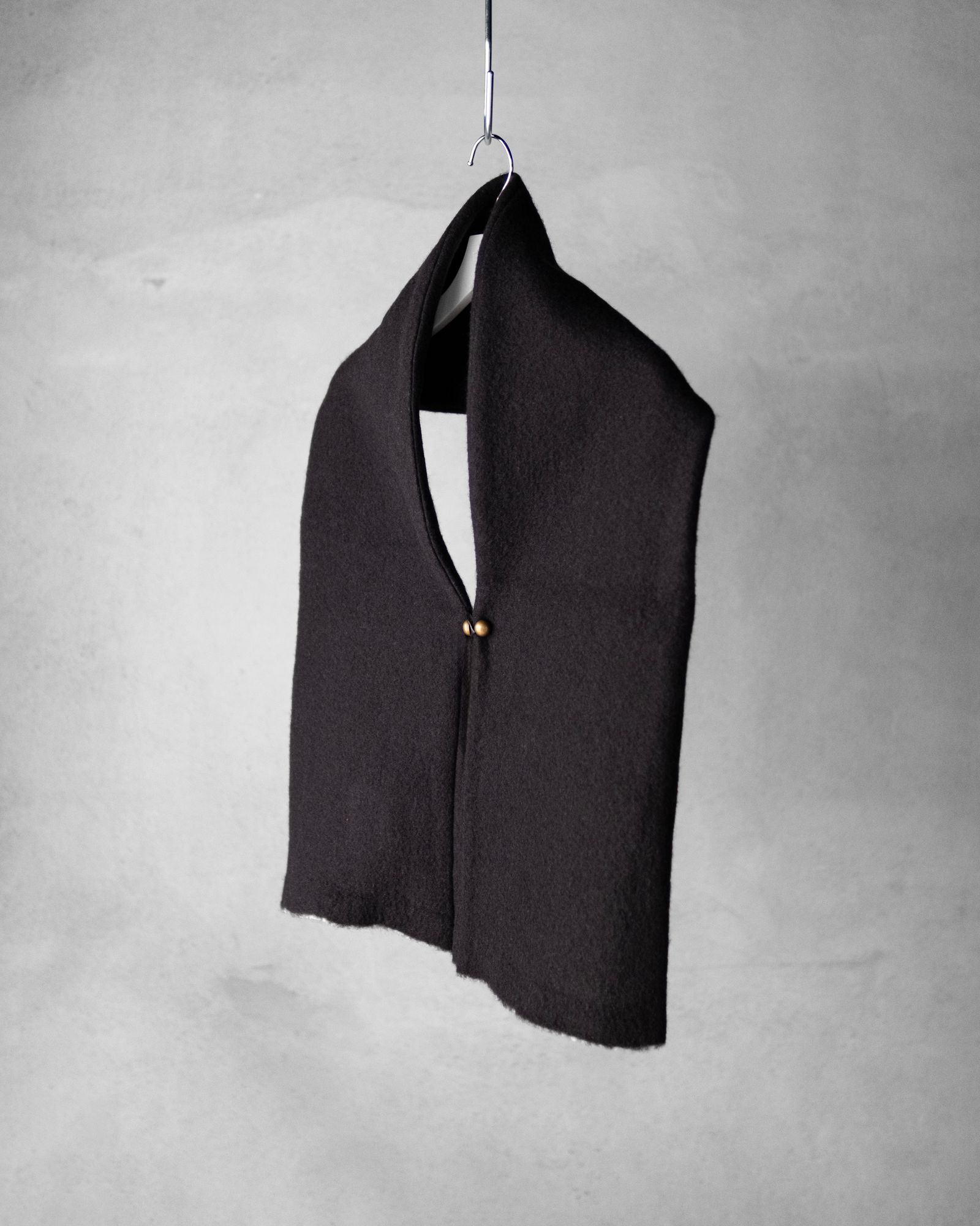 BUTTONED  TUBE MUFFLER / BLACK