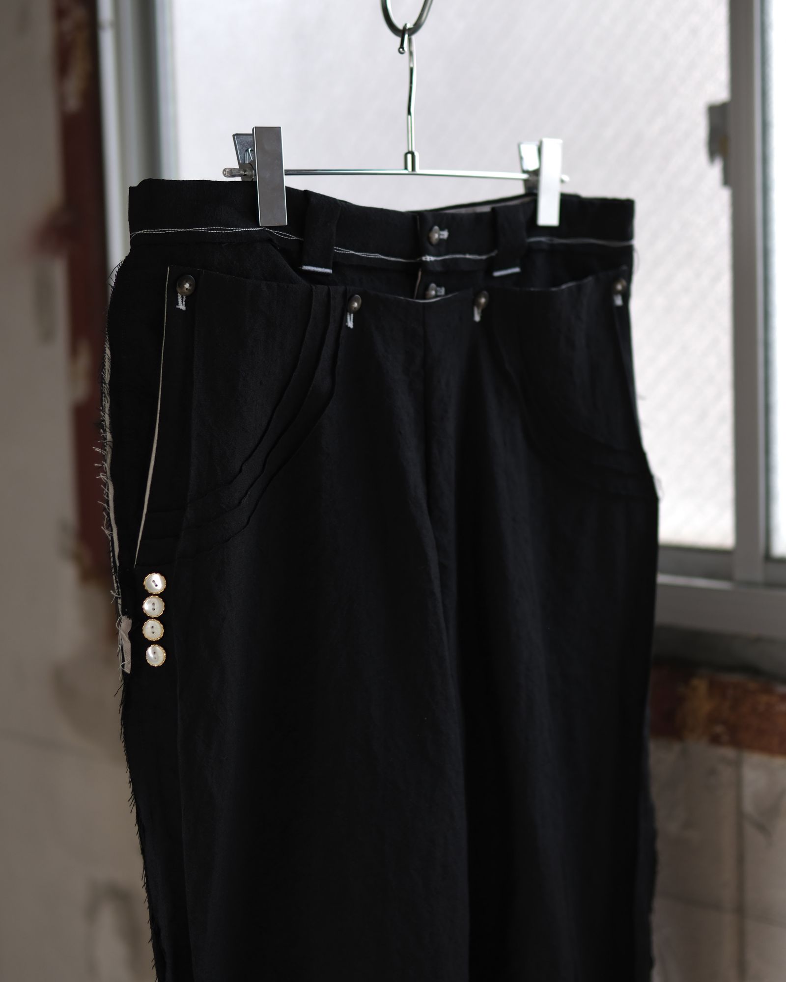 “SAMON” pleated ceremony pants / Black