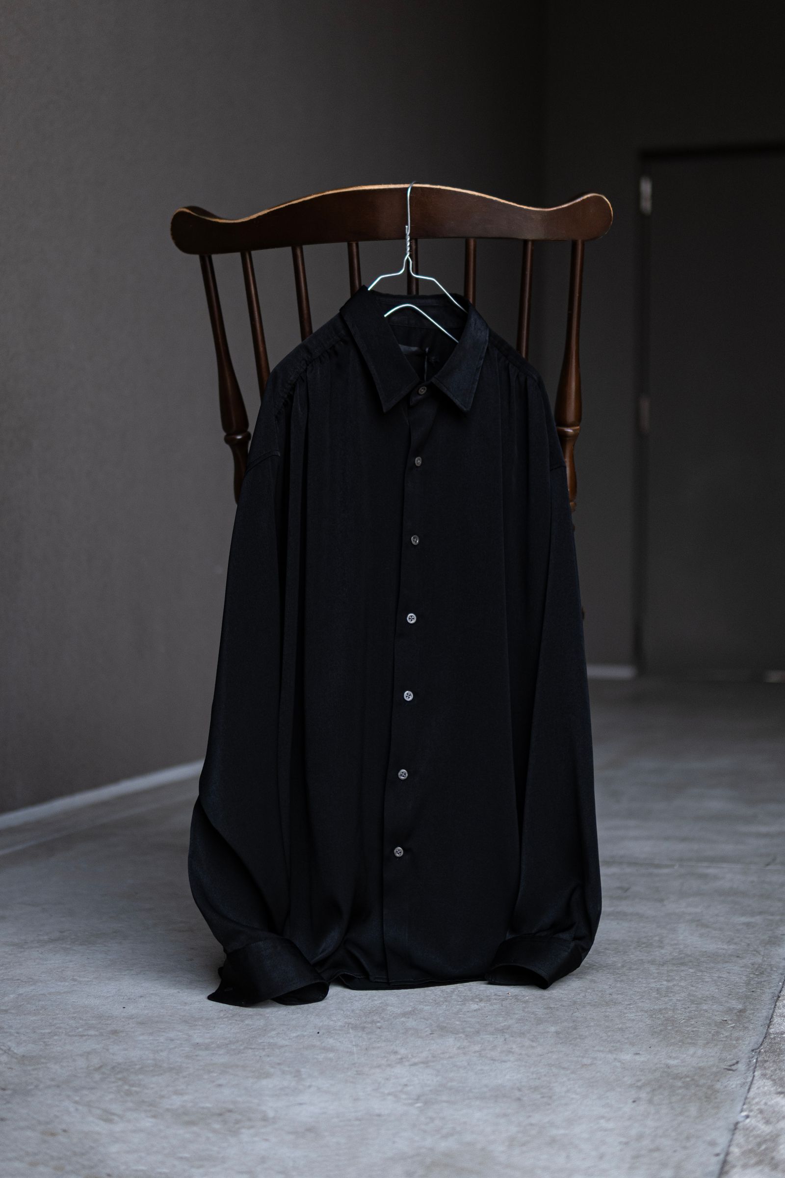 HUSH GATHER L/S SHIRT / BLACK