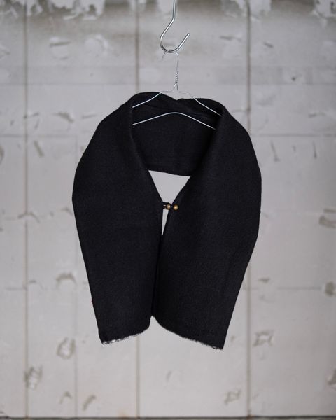 BUTTONED  TUBE MUFFLER / BLACK