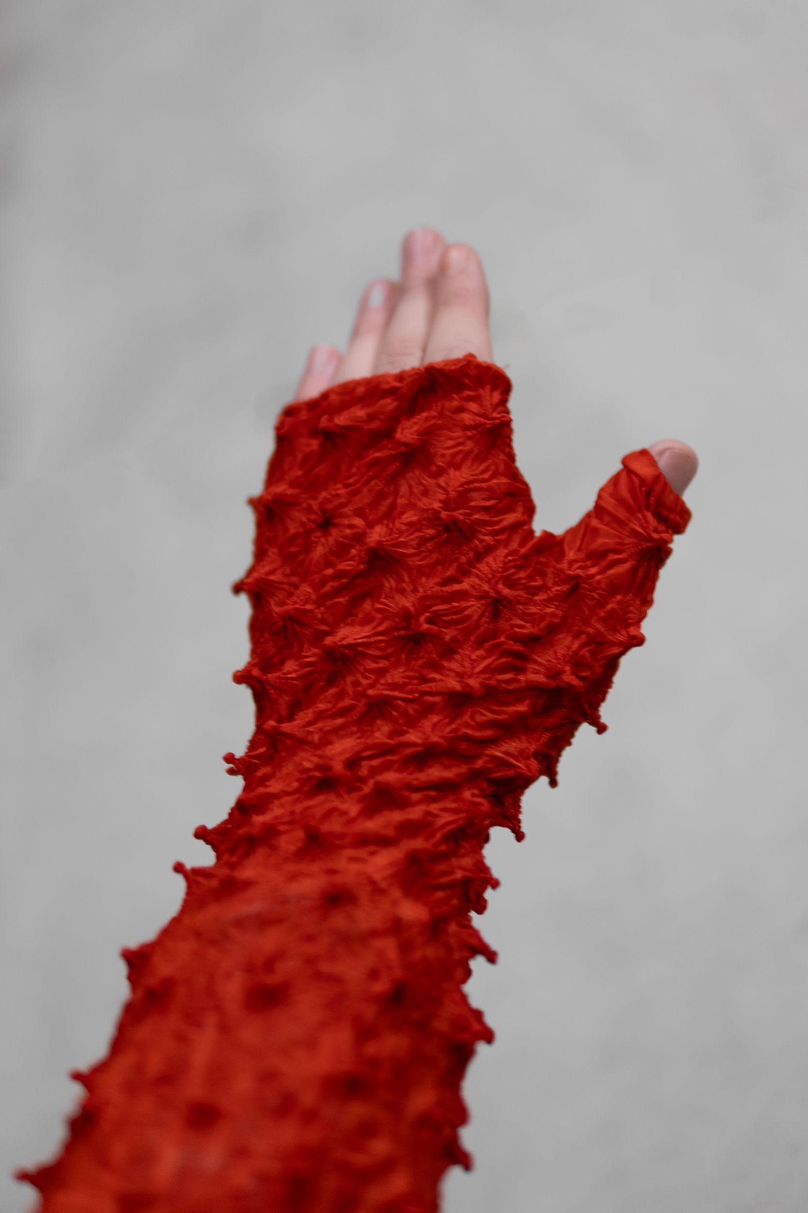 Versatile Spiky Shibori Glove / Red