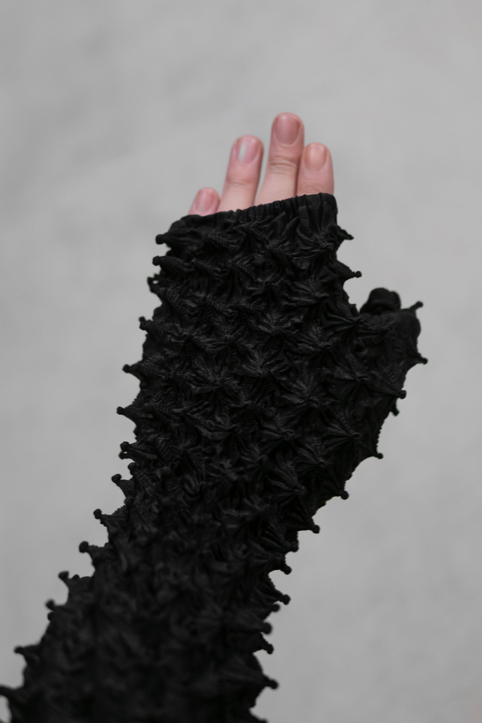 Versatile Spiky Shibori Glove / Black