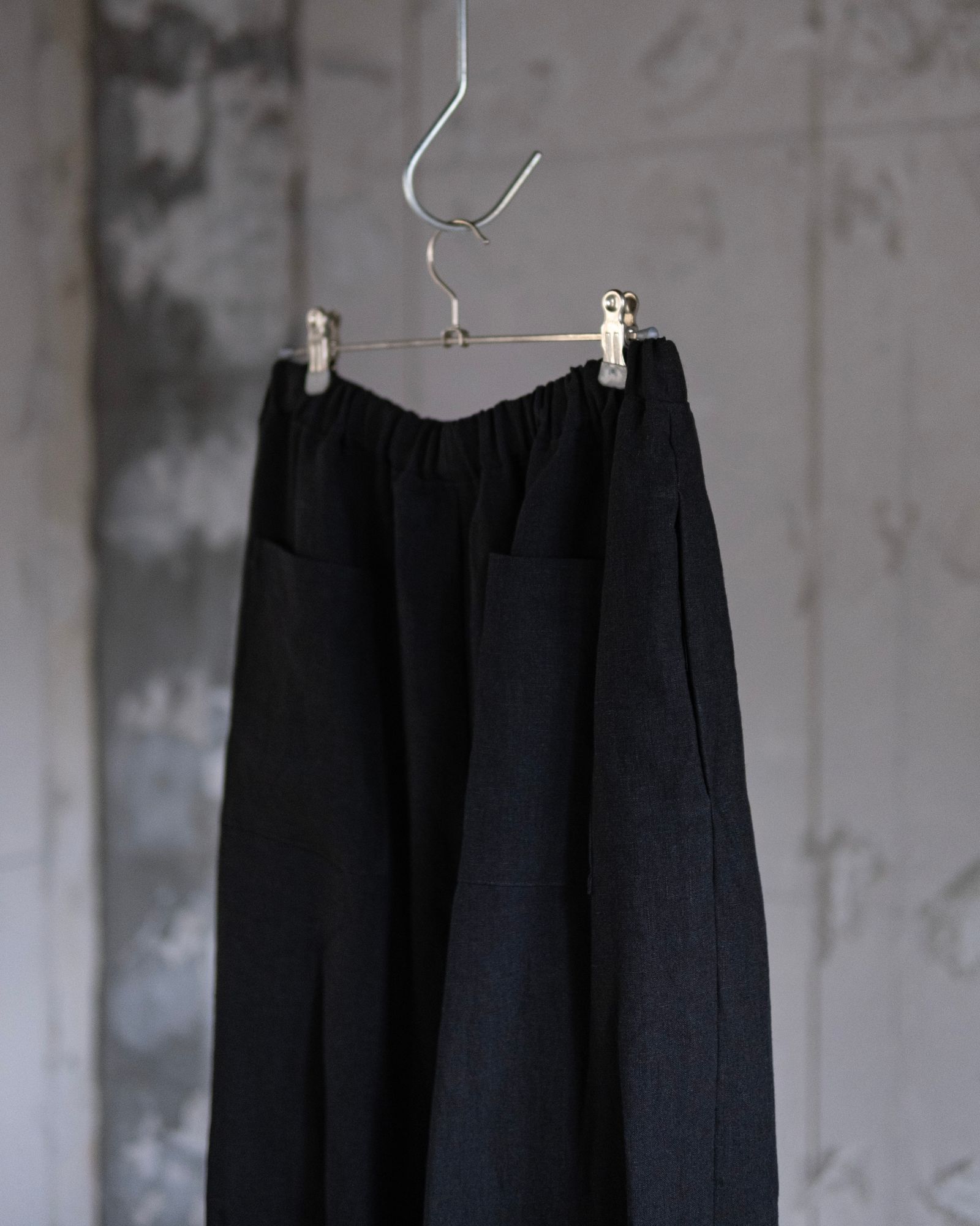 Linen Tucked Hem Wide Easy Pants / Black