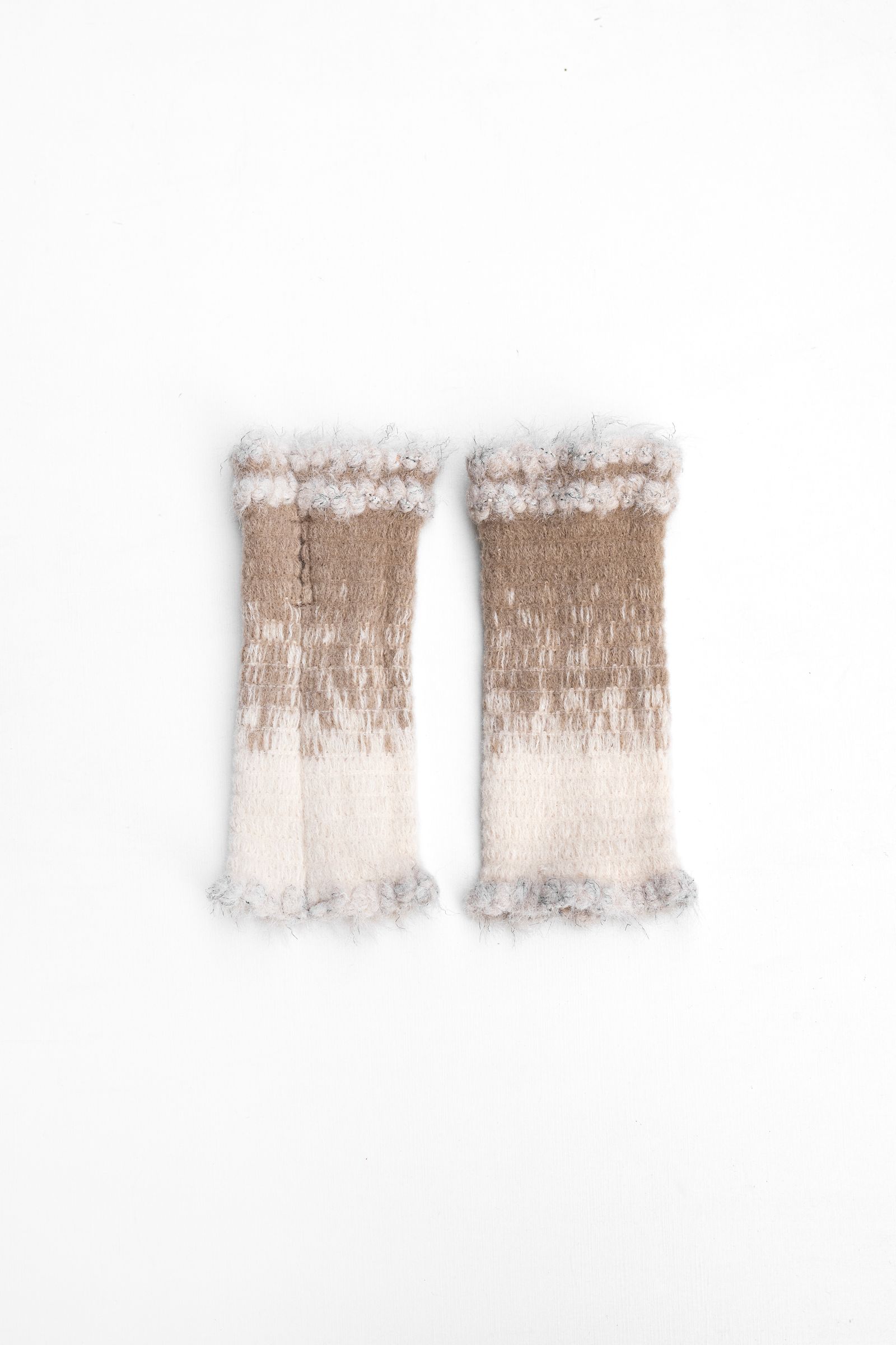 Needle punched gloves / ivo