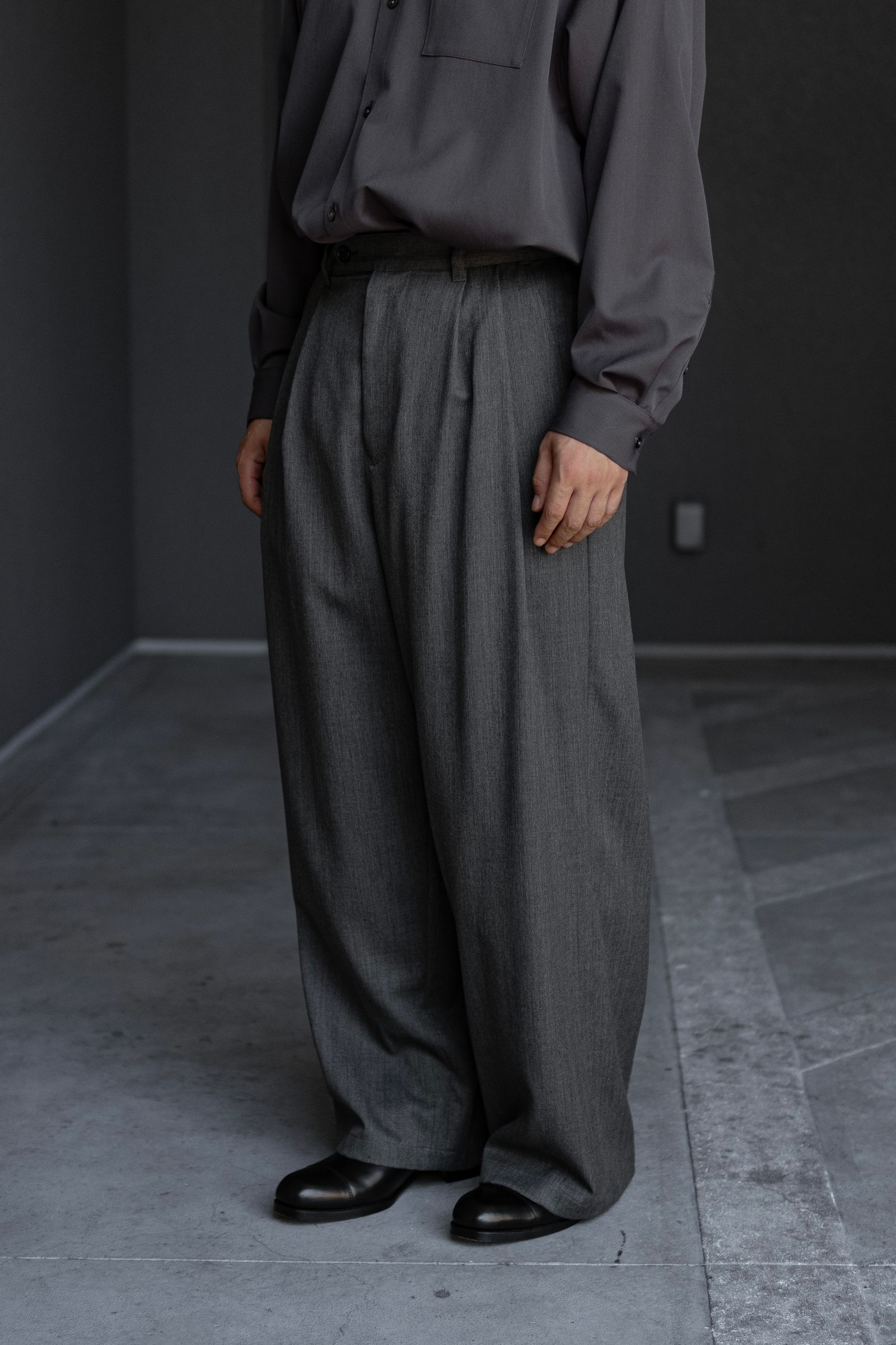 JUHA - 2TUCK WIDE EASY PANTS / BLACK | Retikle Online Store