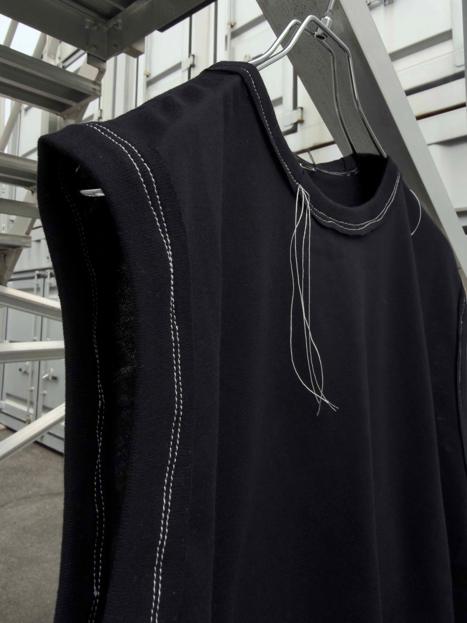 “TUGIHAGI” Neck Sleeveless / Black