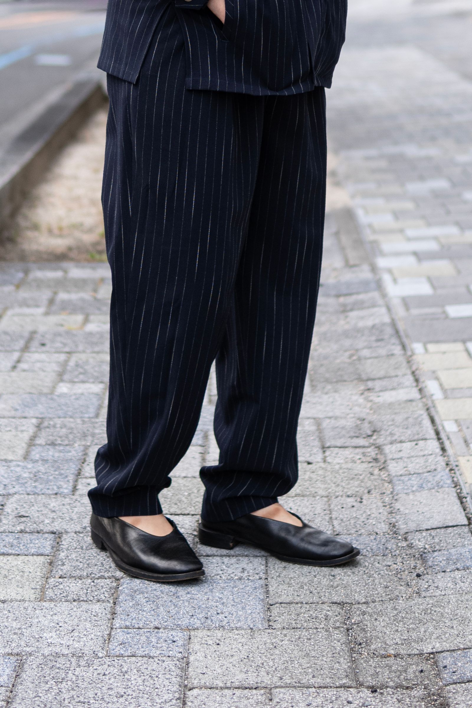 Worsted striped 4 tuck trousers / nvy