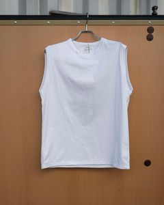 “TUGIHAGI” Neck Sleeveless / White