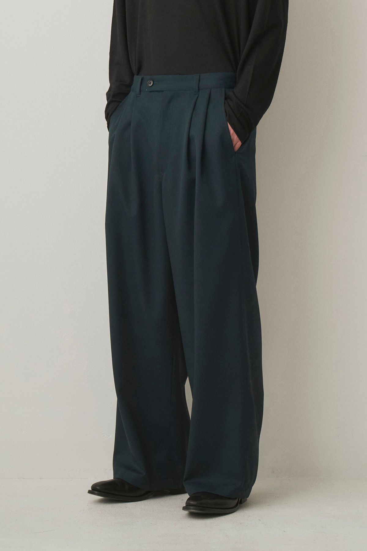 JUHA - 2TUCK WIDE EASY PANTS / BLACK | Retikle Online Store