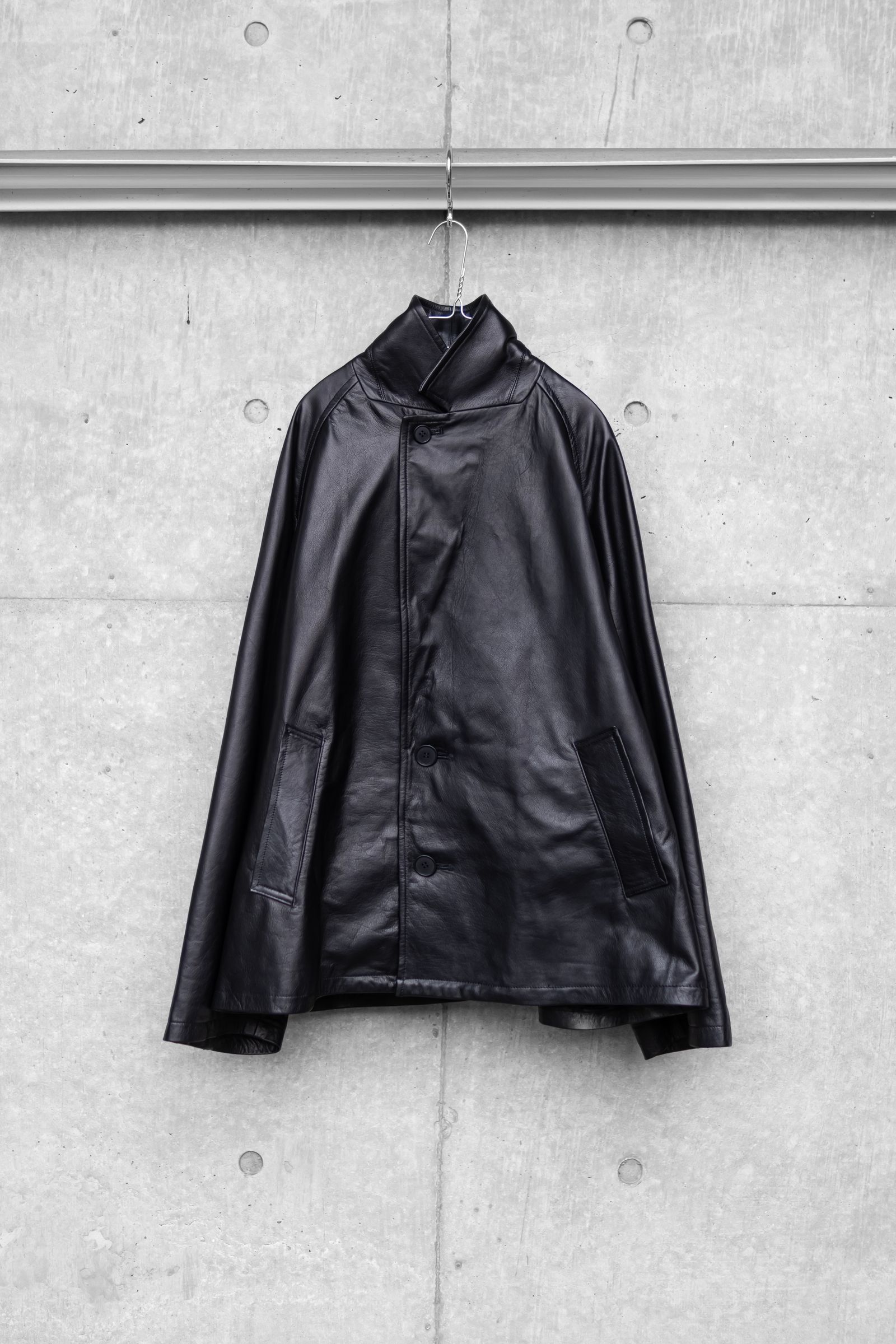 LEATHER OVERSIZE RAGLAN JACKET / BLACK