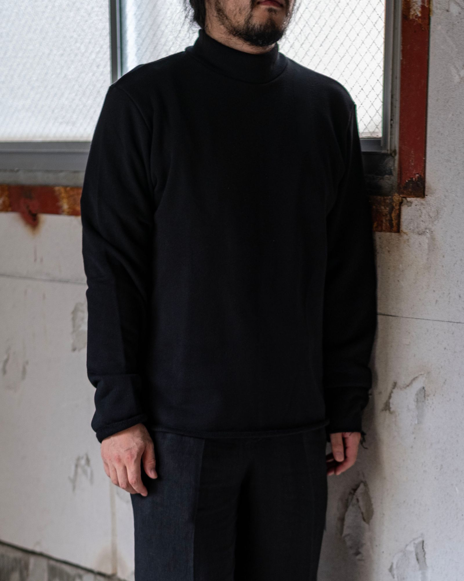 High neck Pullover / Black