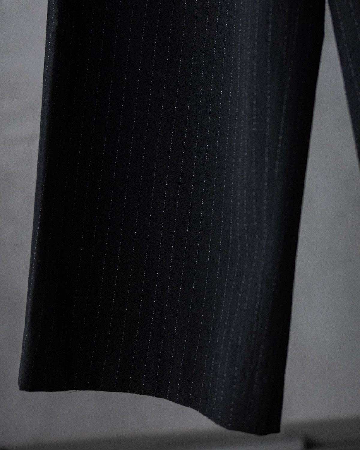 BELTED BAGGY PANTS / BLACK STRIPE