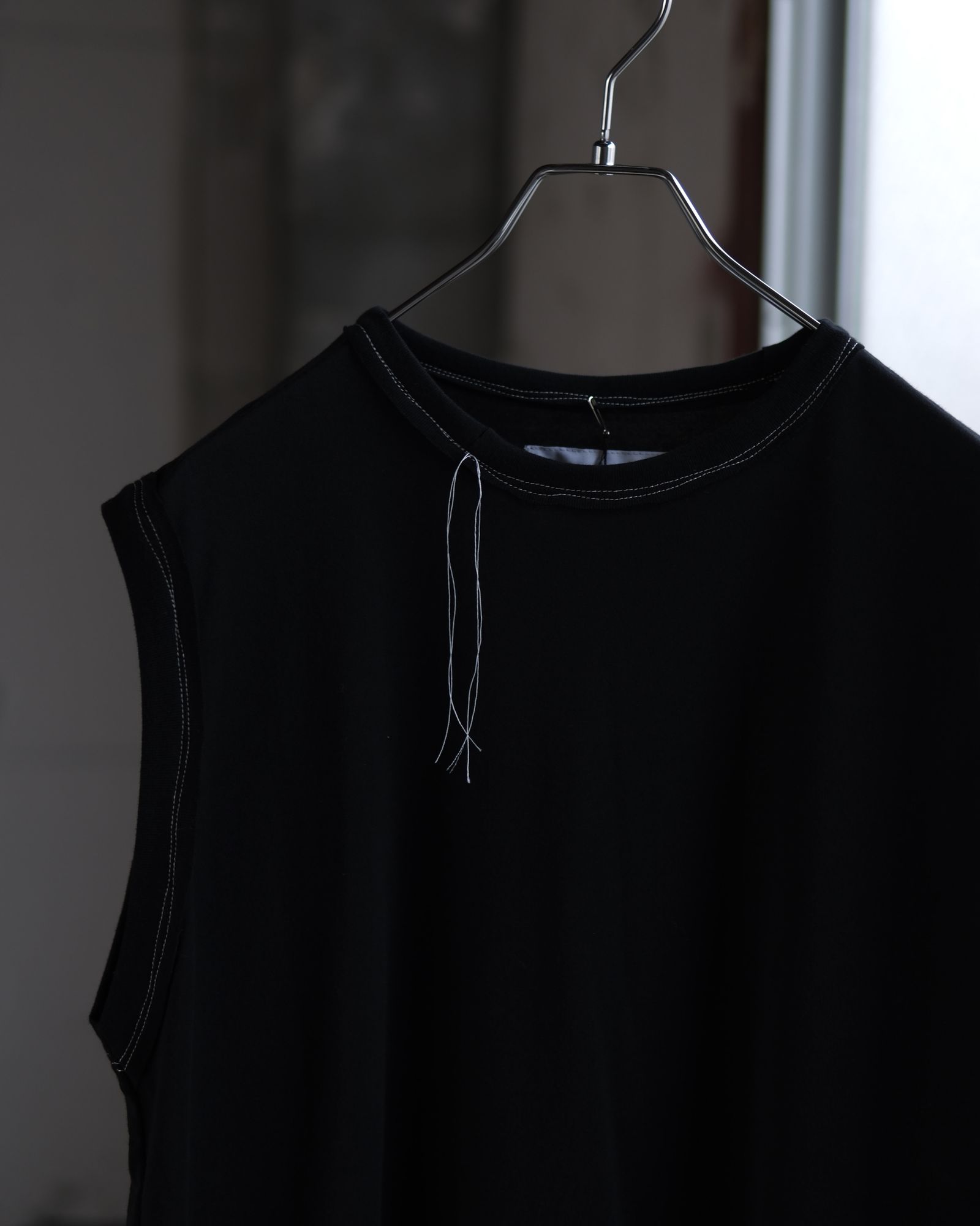 “TUGIHAGI” Neck Sleeveless / Black