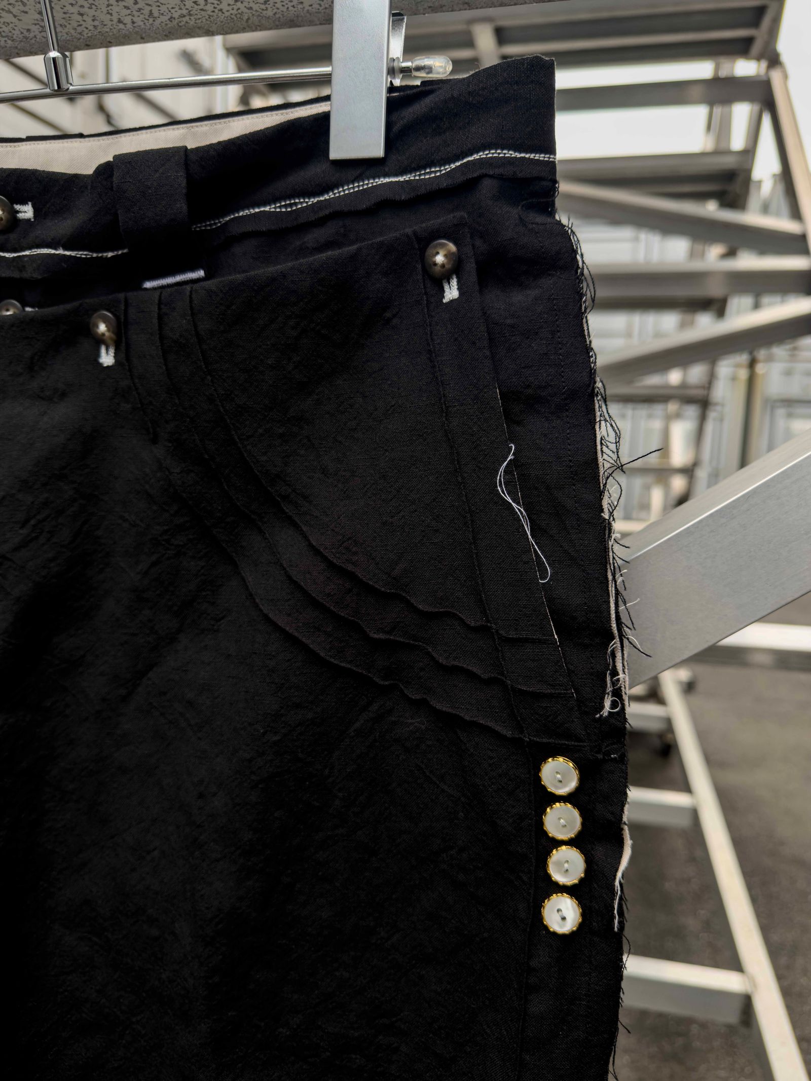 “SAMON” pleated ceremony pants / Black