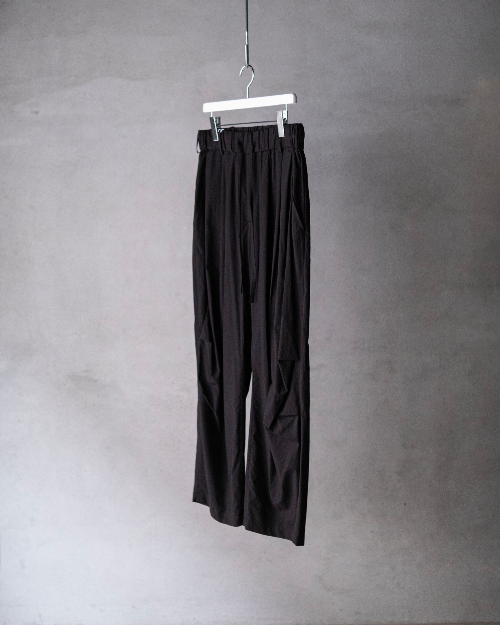Soft Cotton Knee Tuck Pants / Black