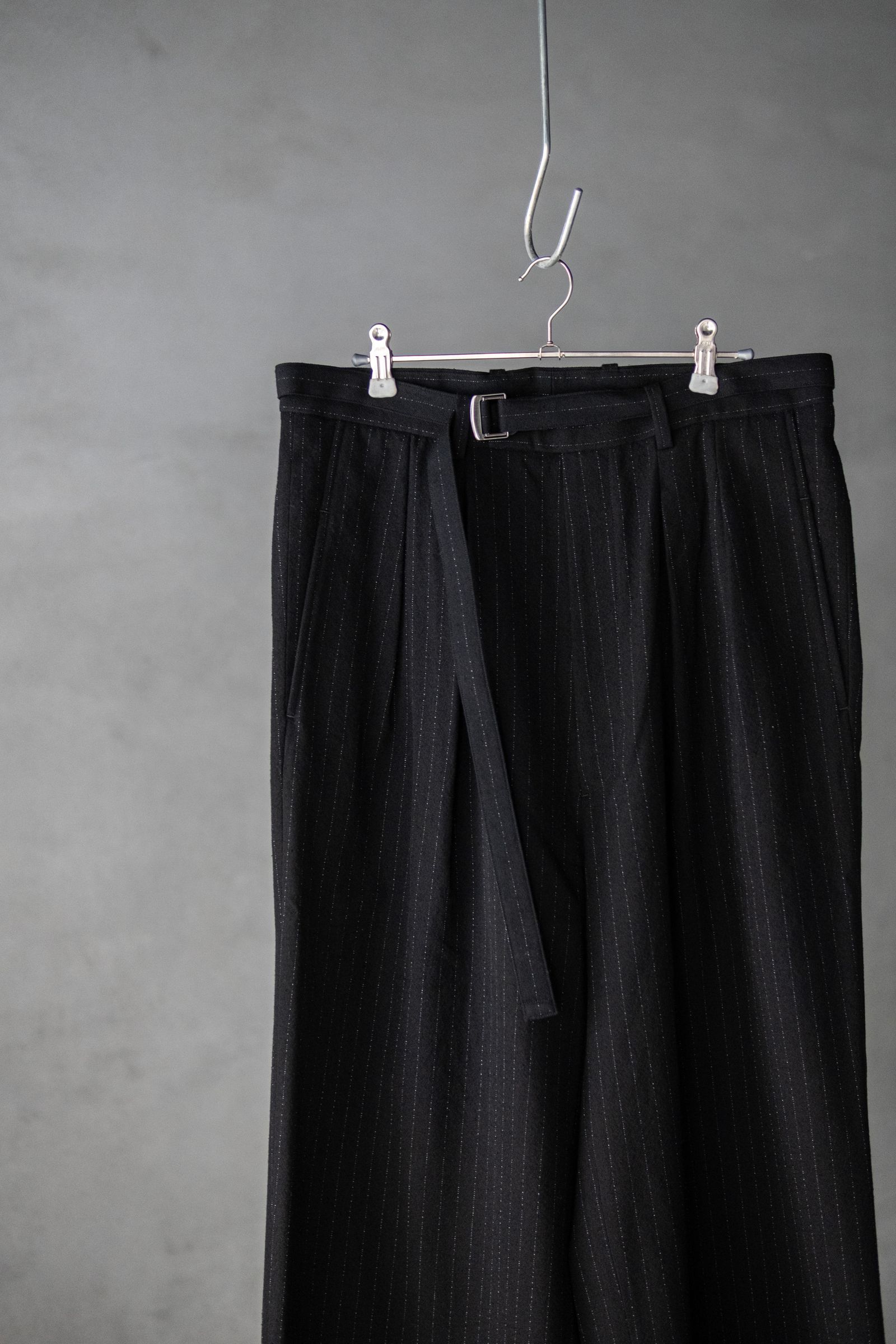 BELTED BAGGY PANTS / BLACK STRIPE