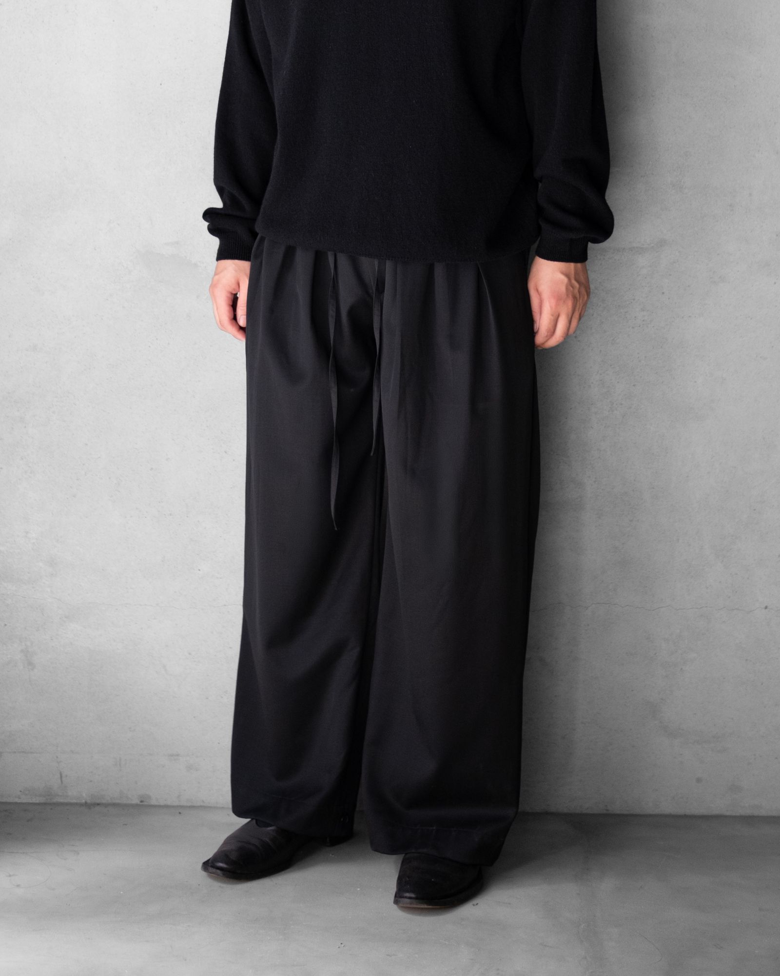 3-Tuck Wide Slacks / Black