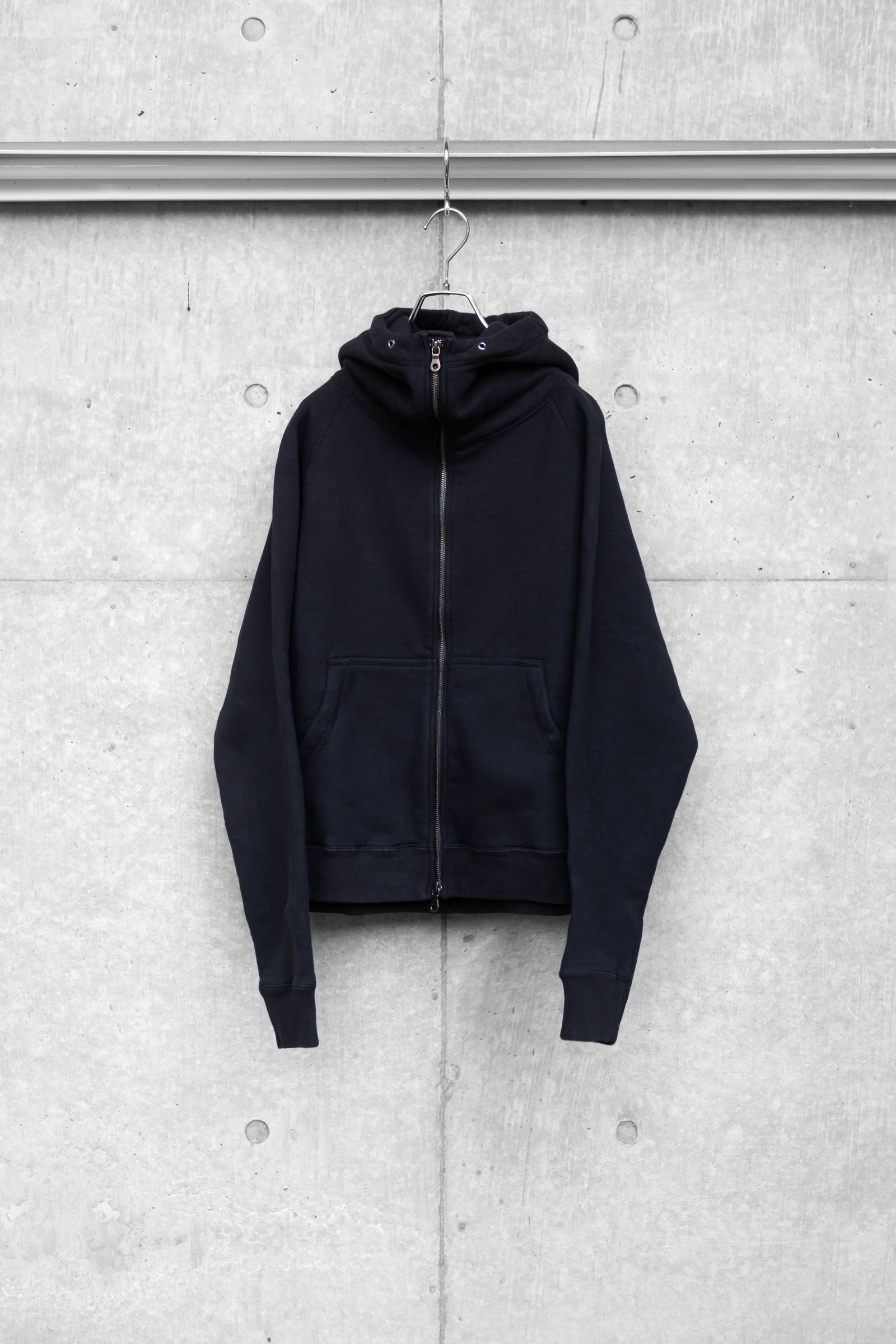 CROPPED BRUSHED HOODIE / BLACK
