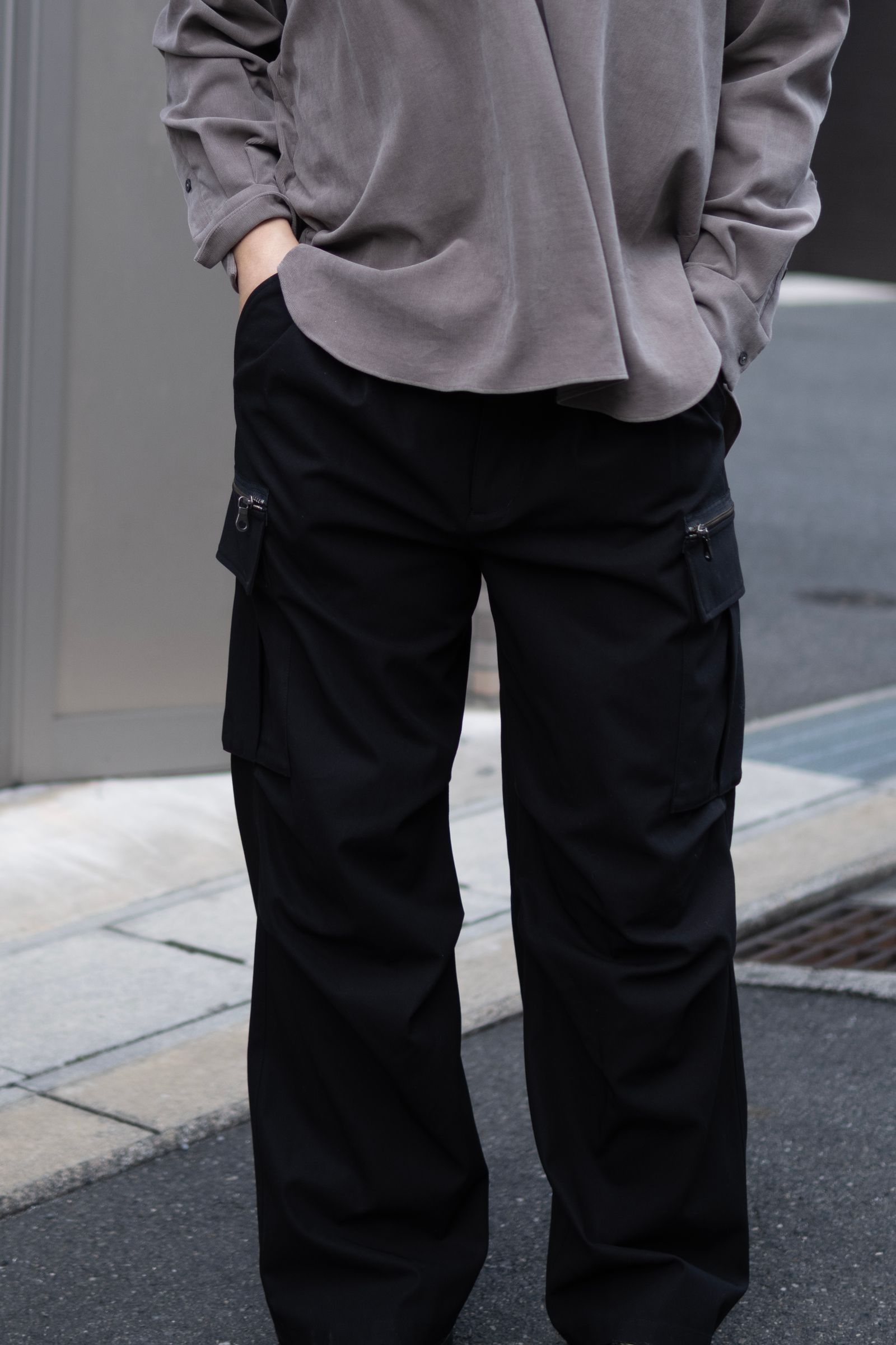 JUHA - HIGHTWISTED CARGO PANTS / Black | Retikle Online Store