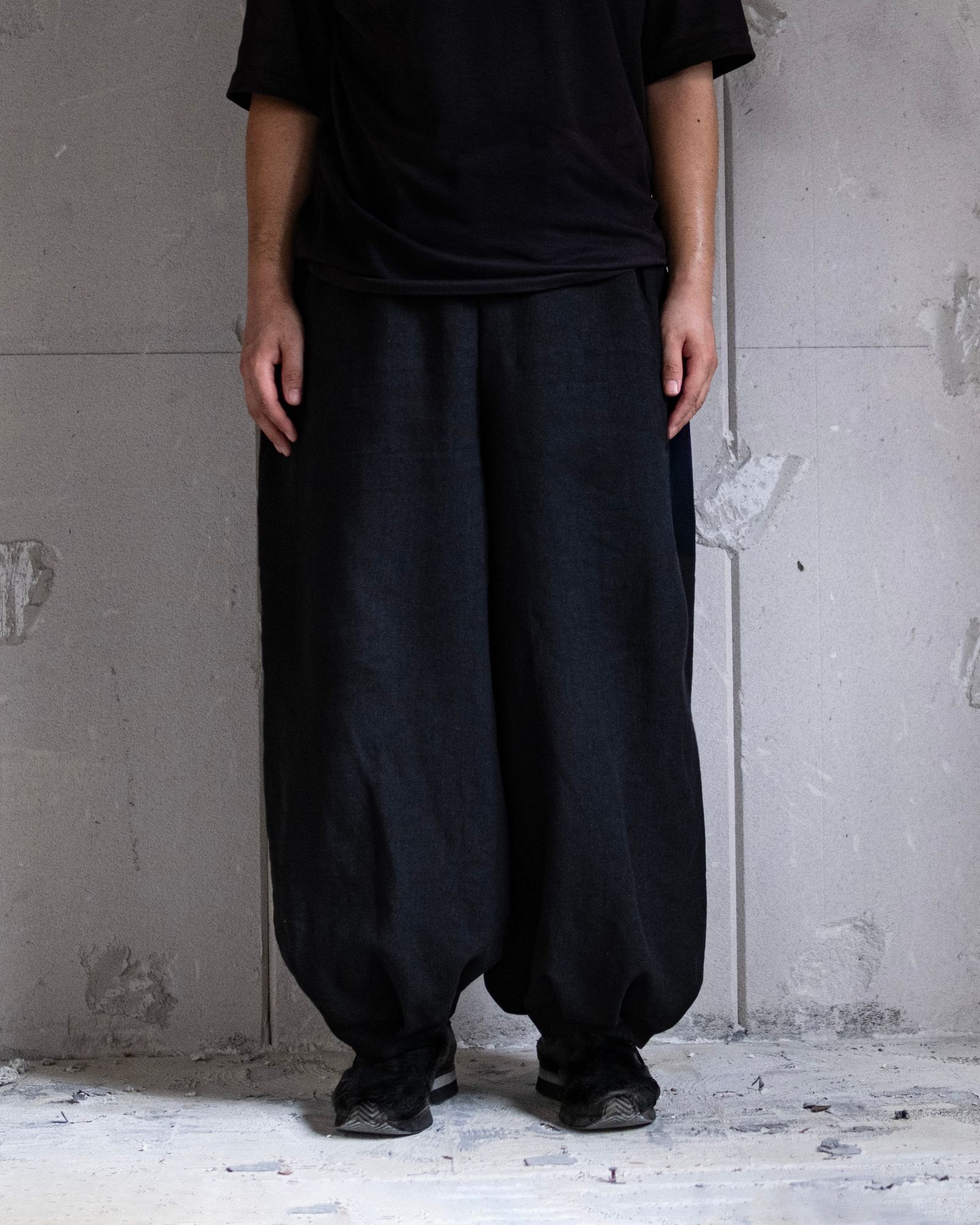 Linen Tucked Hem Wide Easy Pants / Black