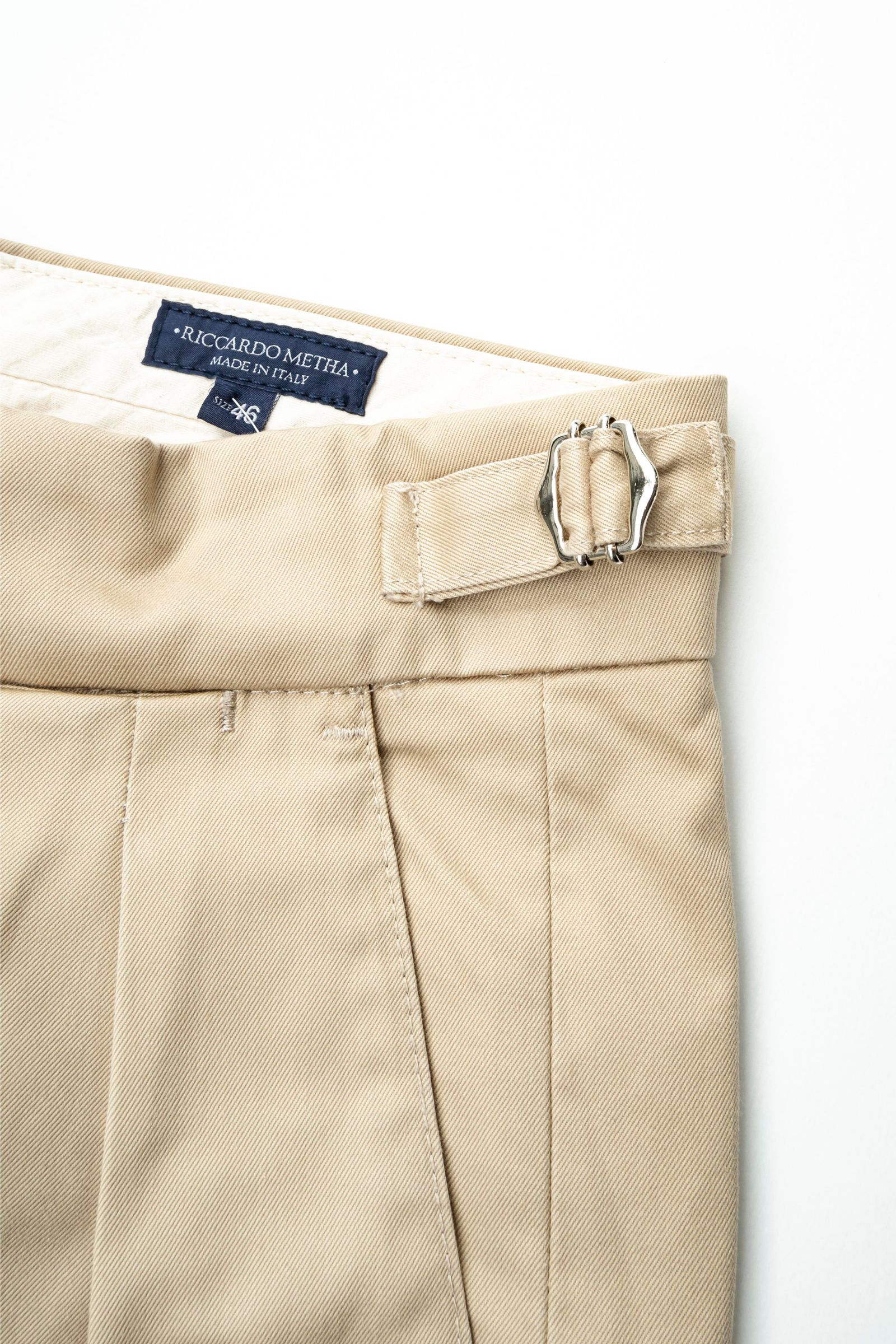 NEW 2TUCK BELTLESS SHORTS COLD MARCED / KHAKI