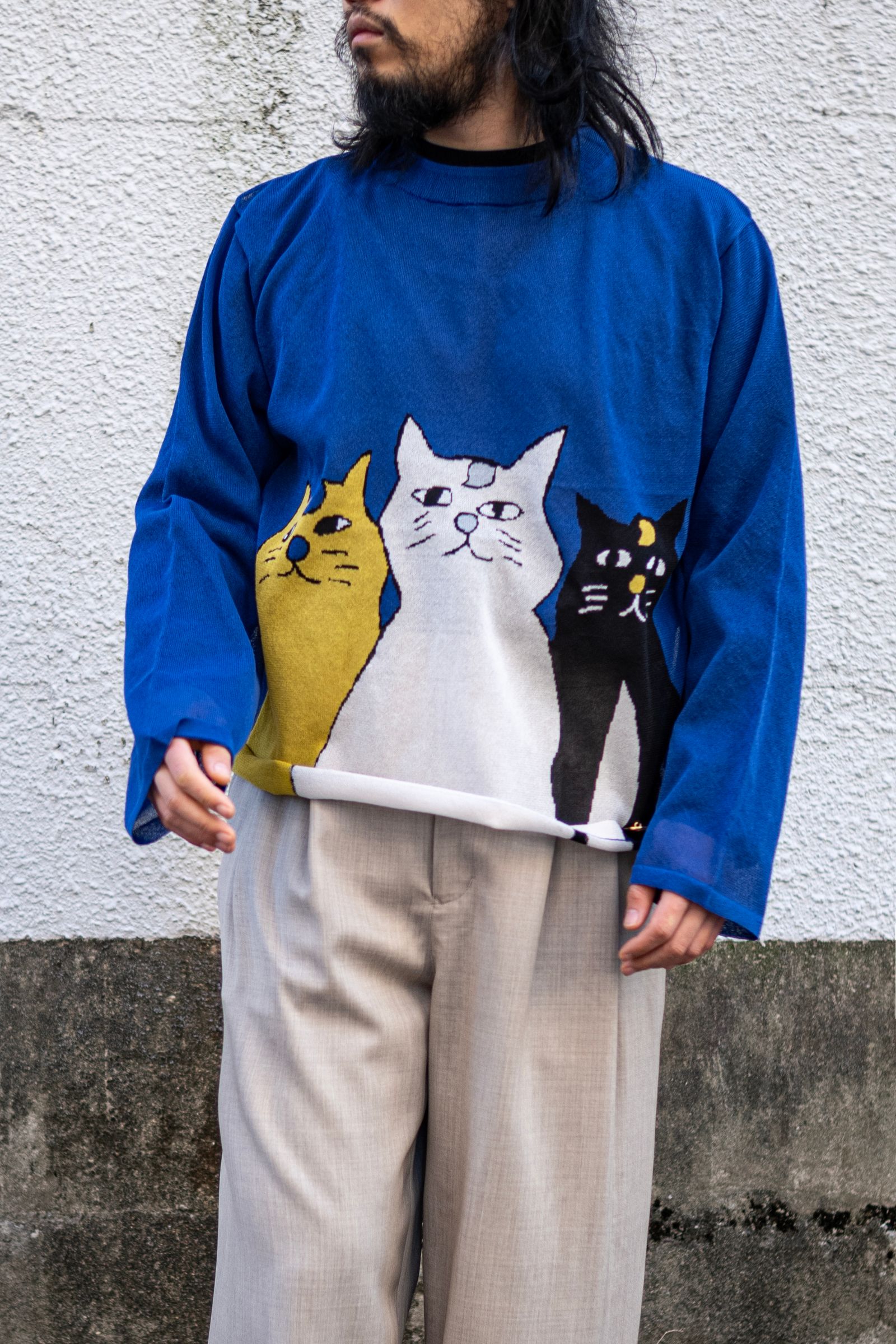 AN INITIAL JUMPER / BREATHTAKING BLUE
