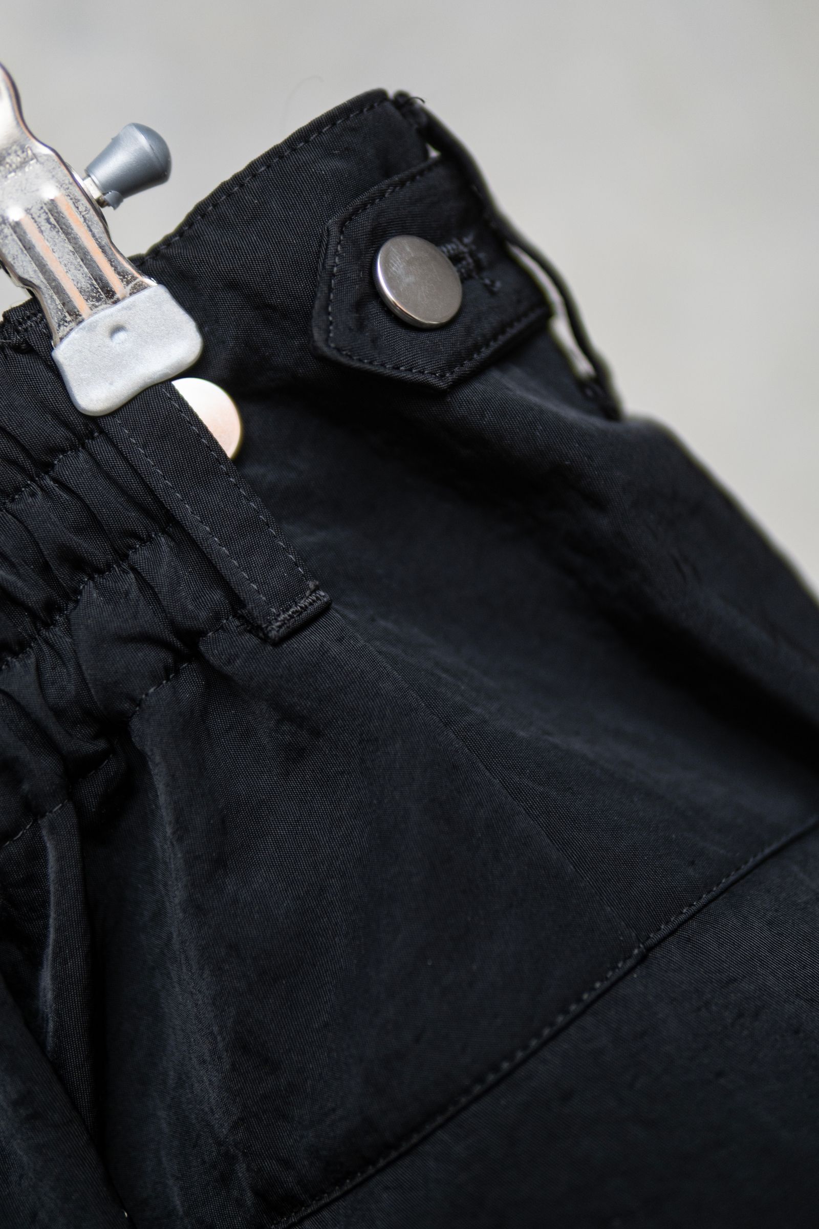 DETACHABLE WIDE CARGO PANTS / BLACK