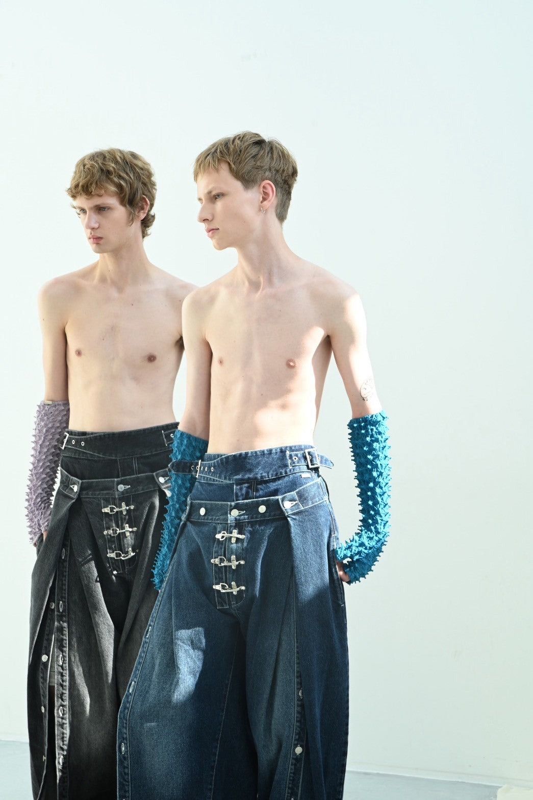 Silver Buckle Double Tuck Denim Pants / Navy