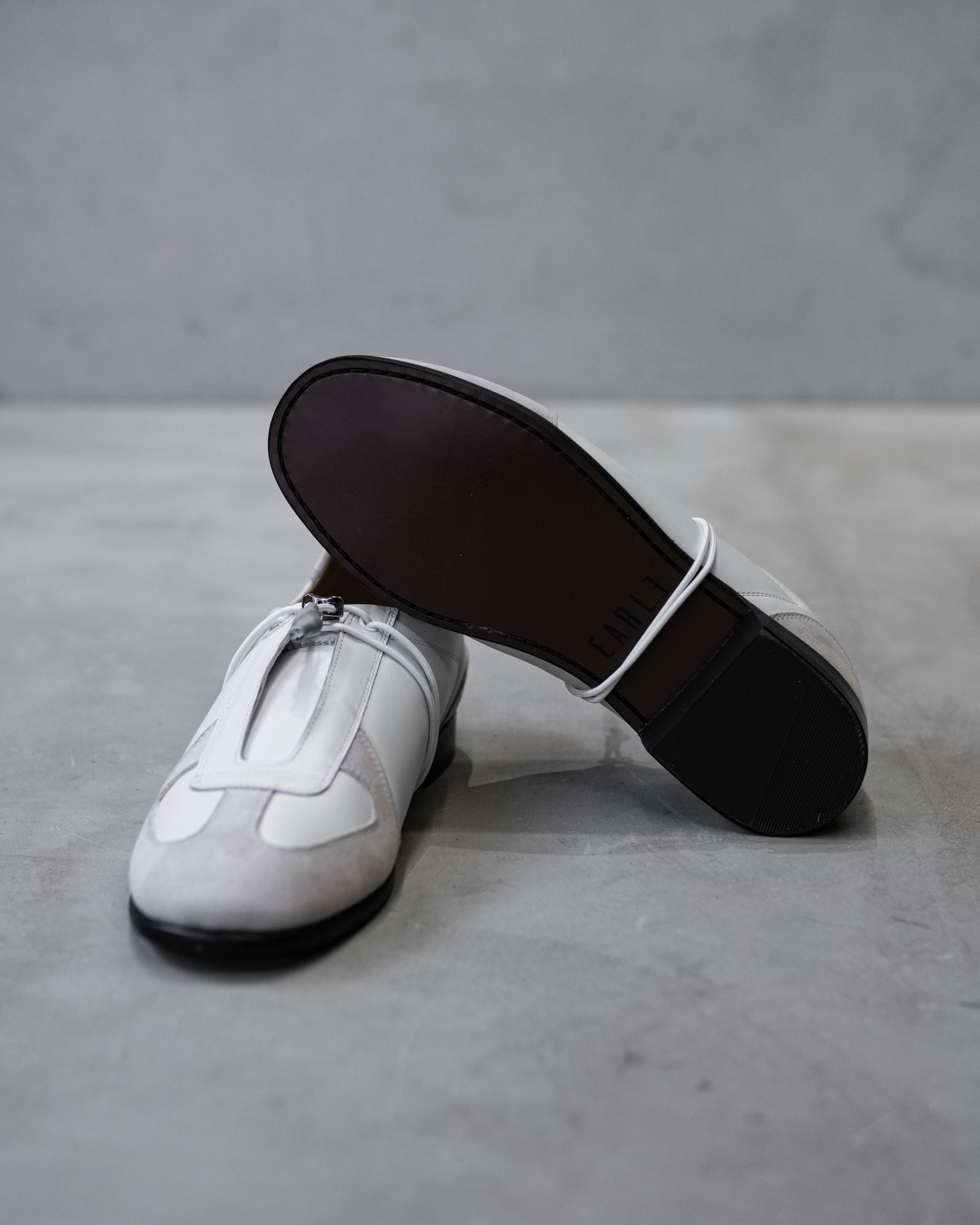Shoe sneaker german / White