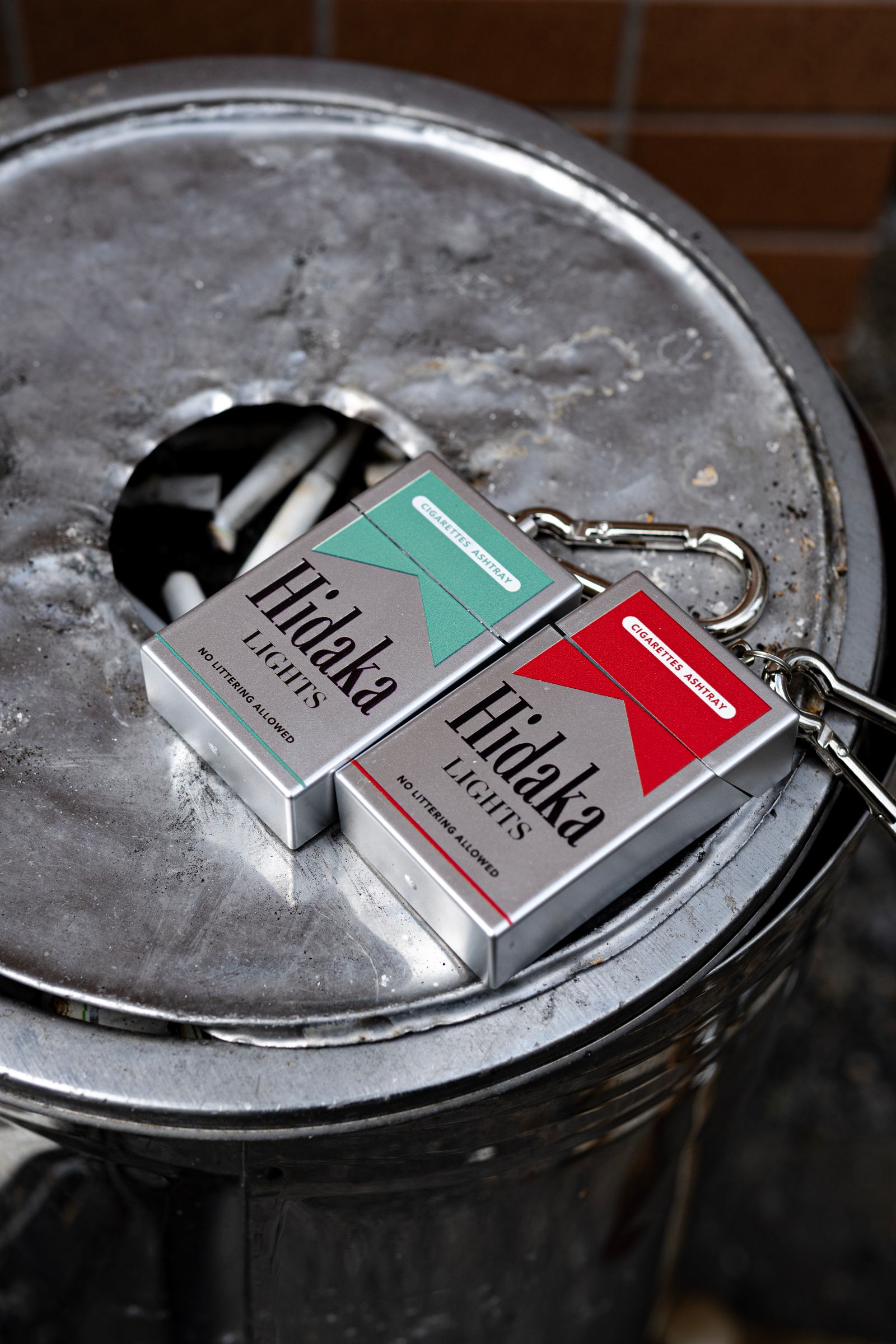 PORTABLE ASHTRAY - MARLBORO / RED