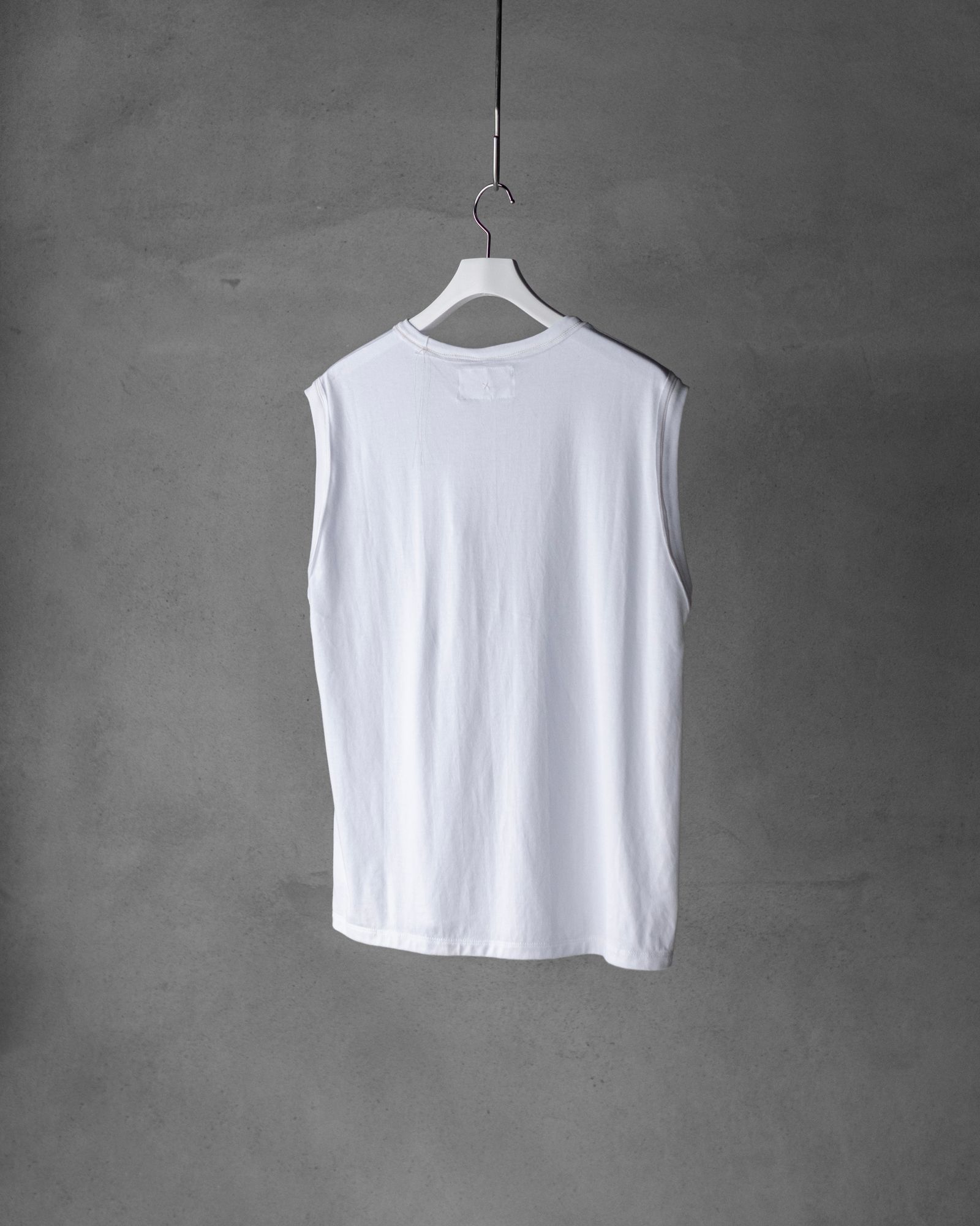 “TUGIHAGI” Neck Sleeveless / White