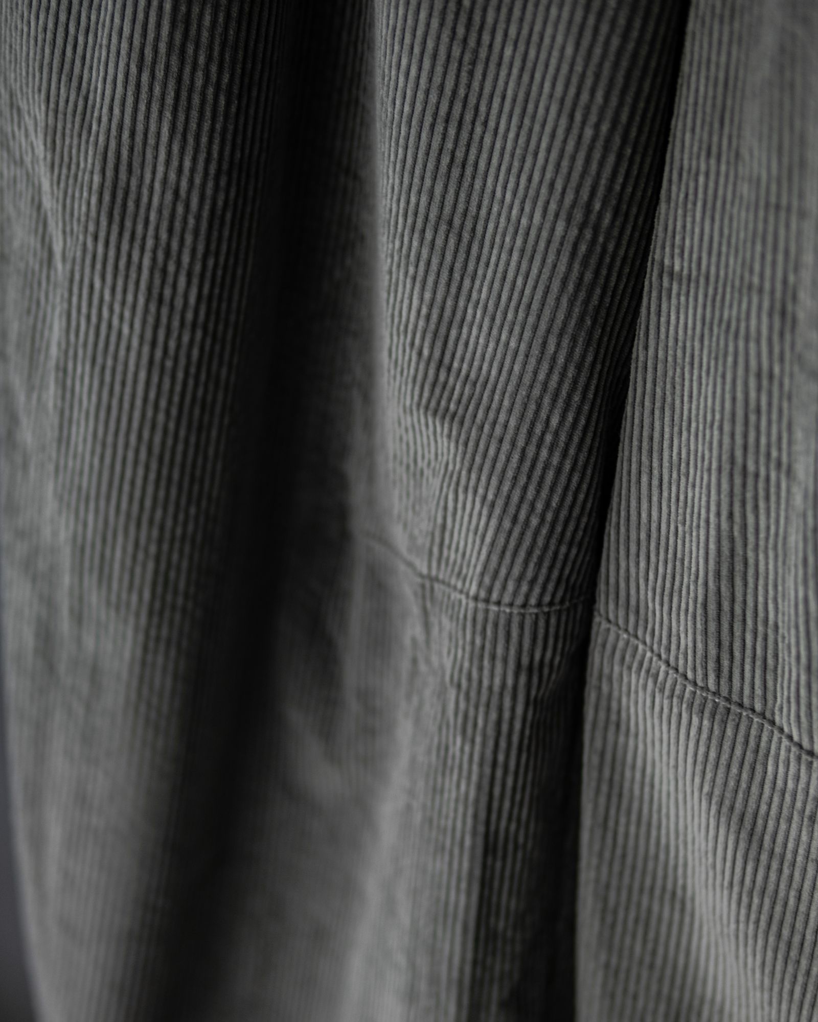STRUCTURE BARREL TROUSERS / Khaki