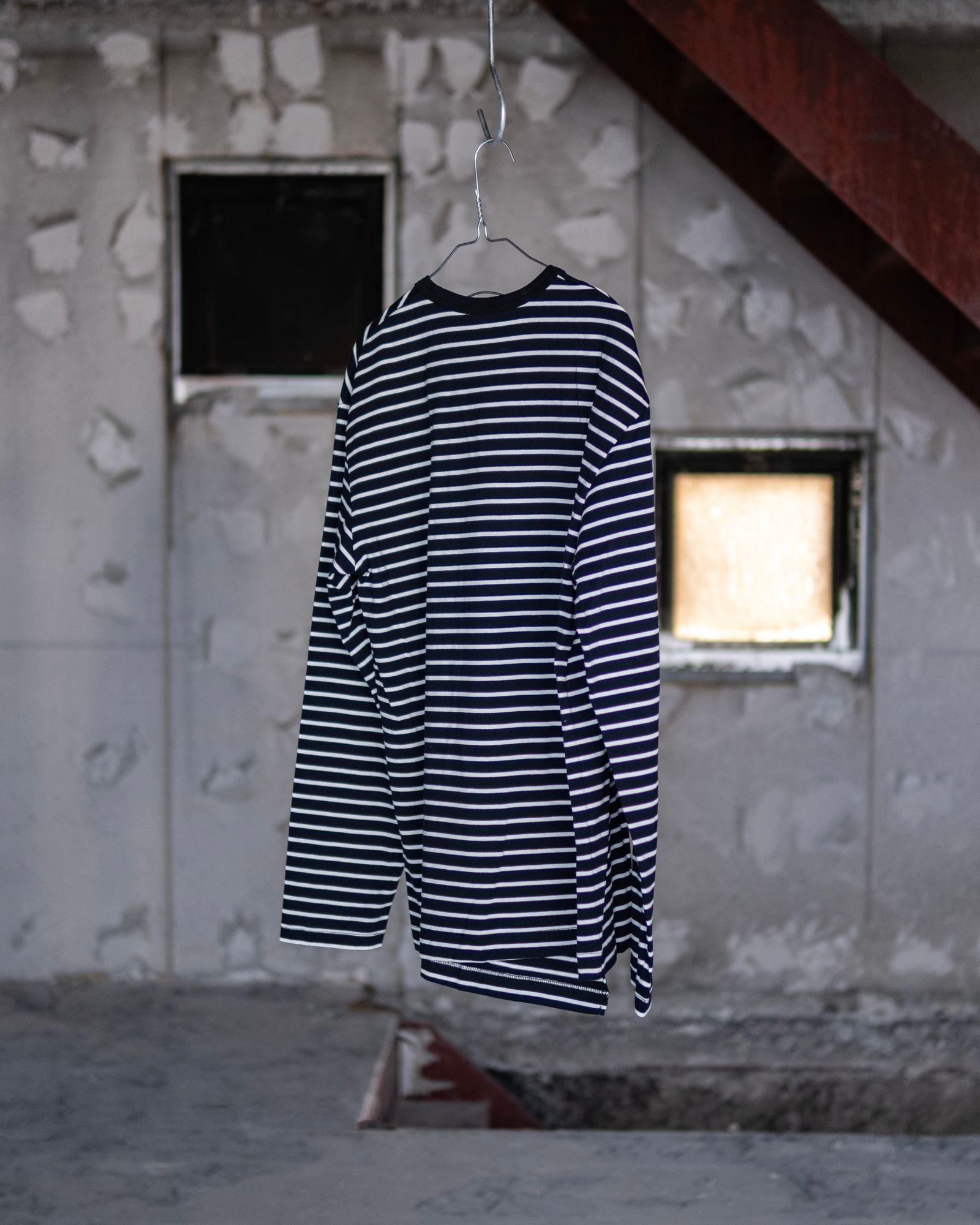 Docking Long T-Shirt / Black border