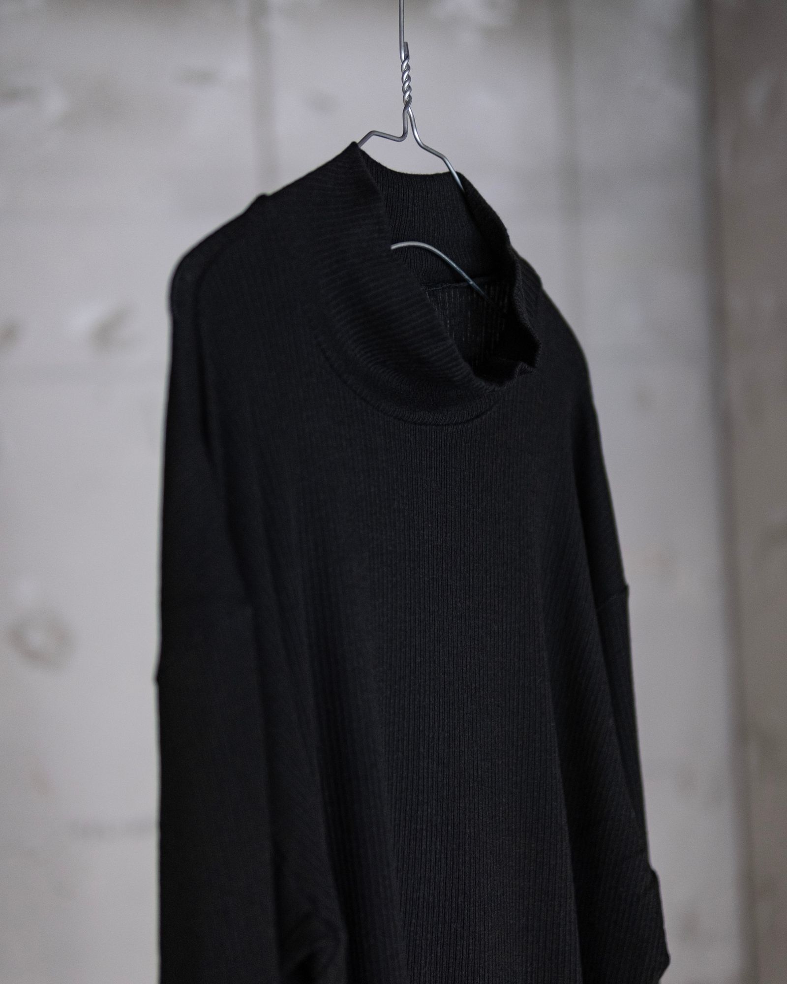 HIGH NECK LONG SLEEVE PULLOVER / BLACK