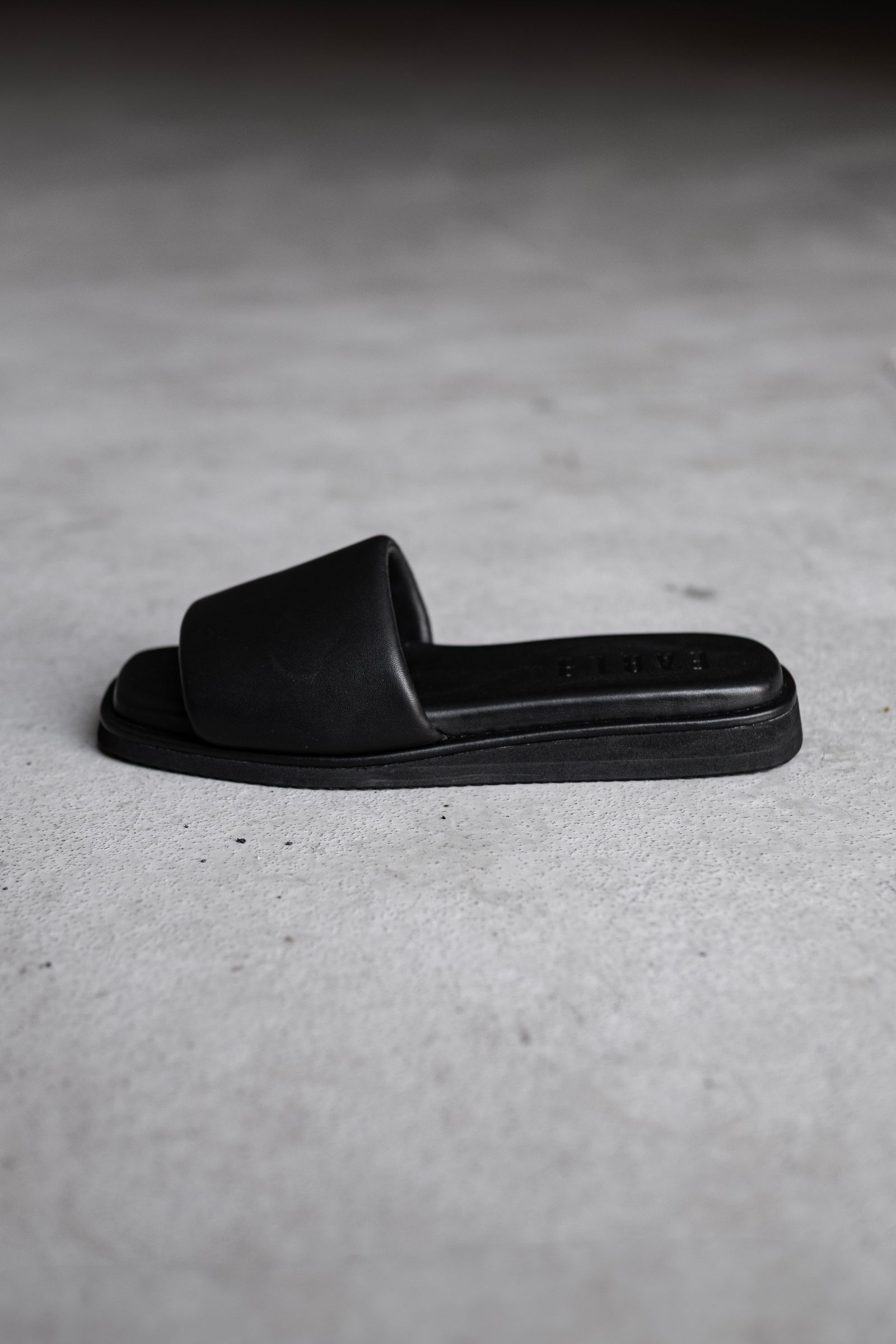 Minimal band sandals / Black
