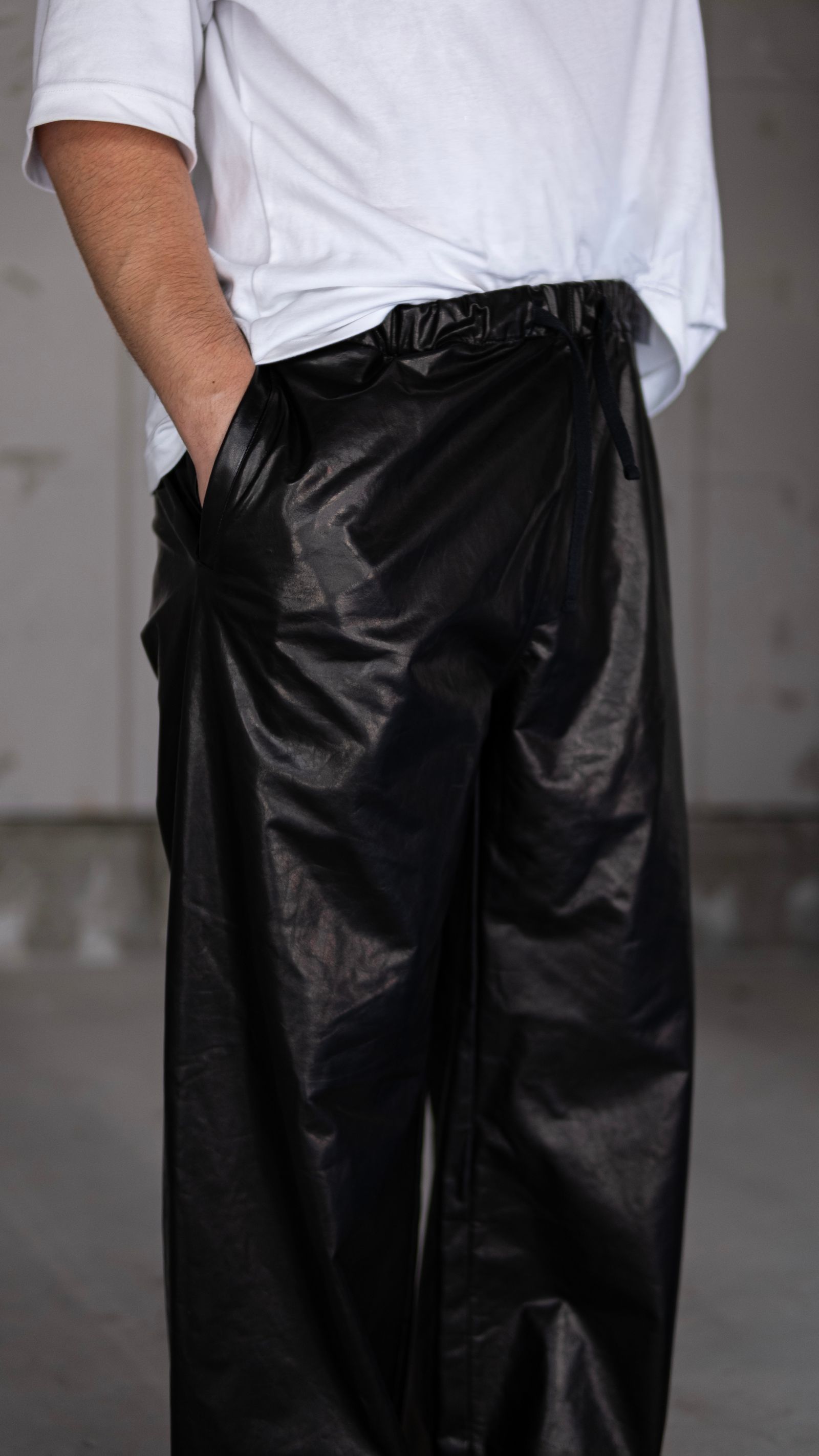 "COM" OILED LEATHER / BLACK