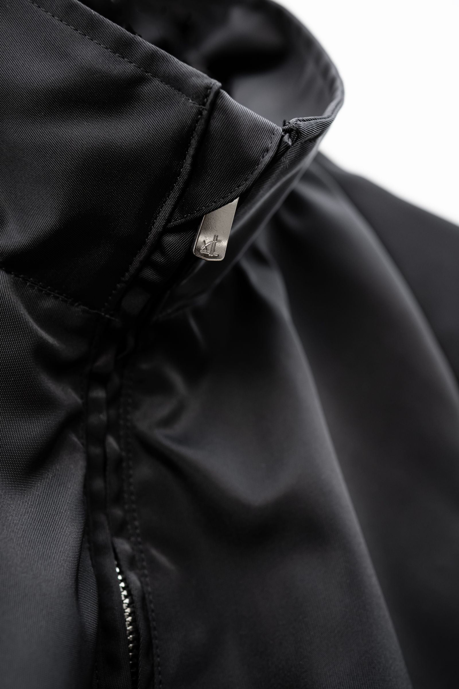 【LIMITED EDITION】fish tale windbreaker