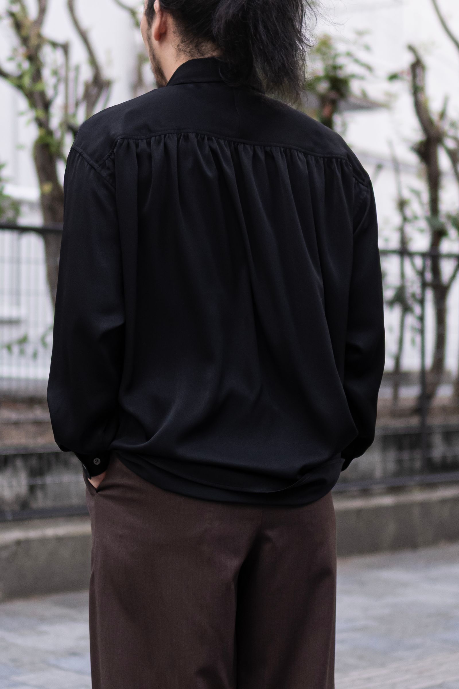 HUSH GATHER L/S SHIRT / BLACK
