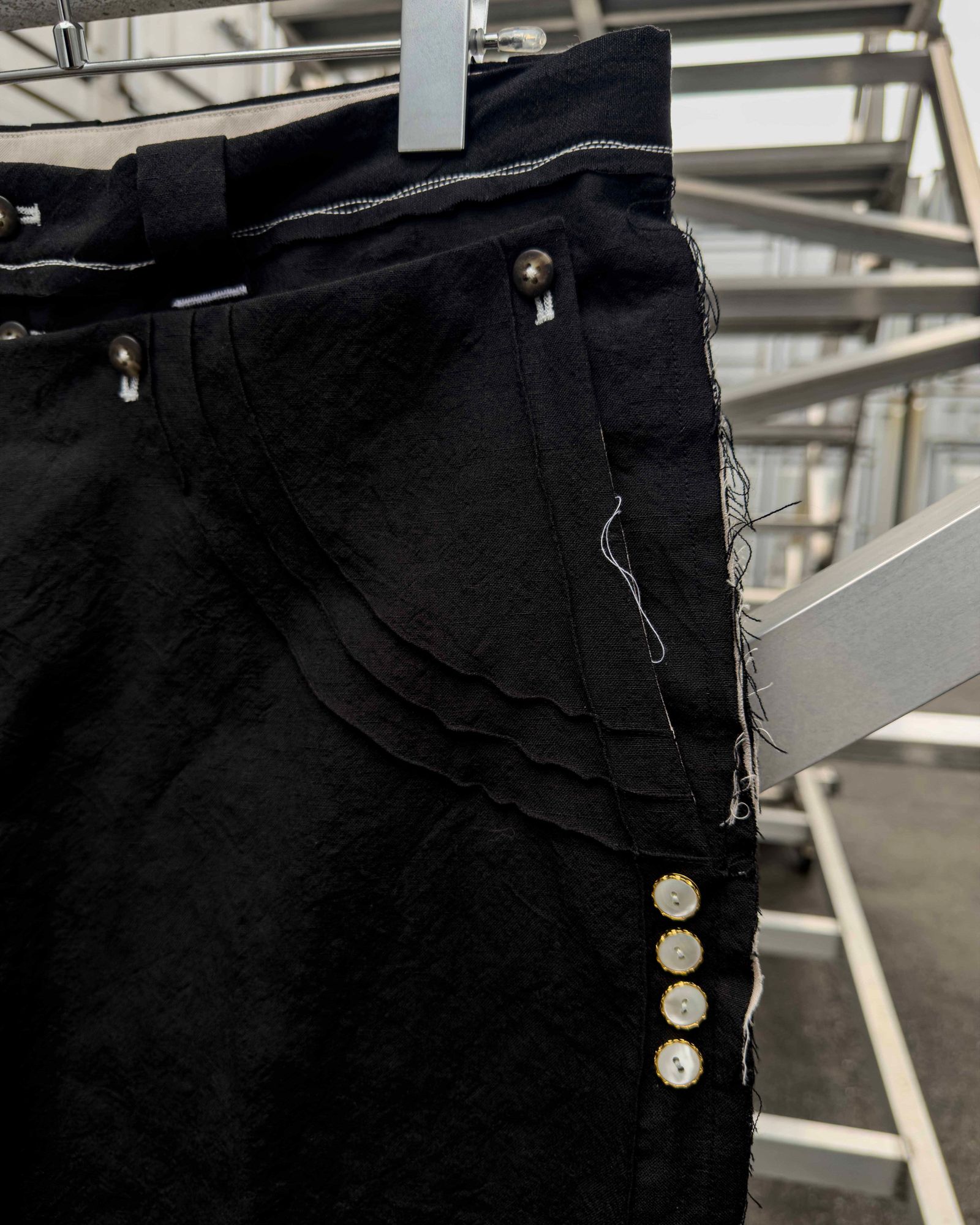 “SAMON” pleated ceremony pants / Black