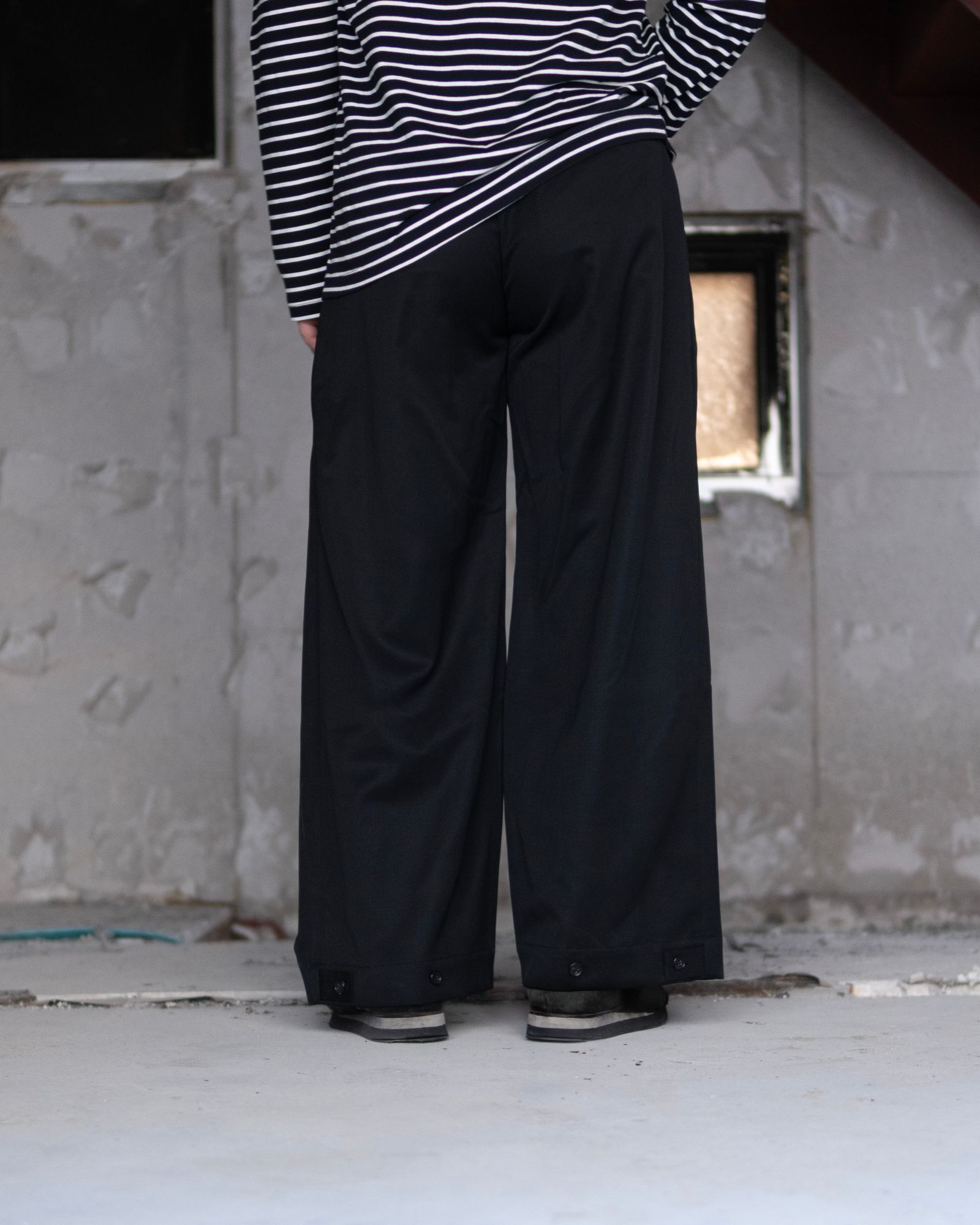 3-Tuck Wide Slacks / Black