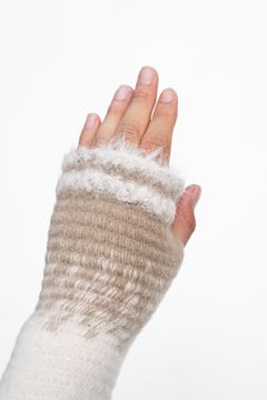 Needle punched gloves / ivo