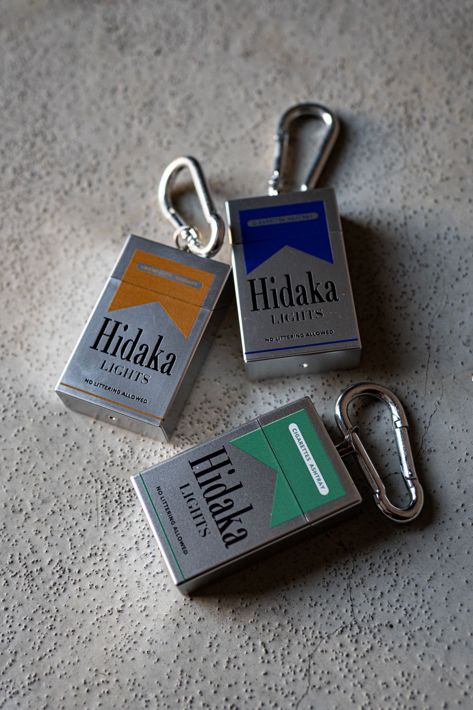 HIDAKA - PORTABLE ASHTRAY - MARLBORO / SILVER | Retikle