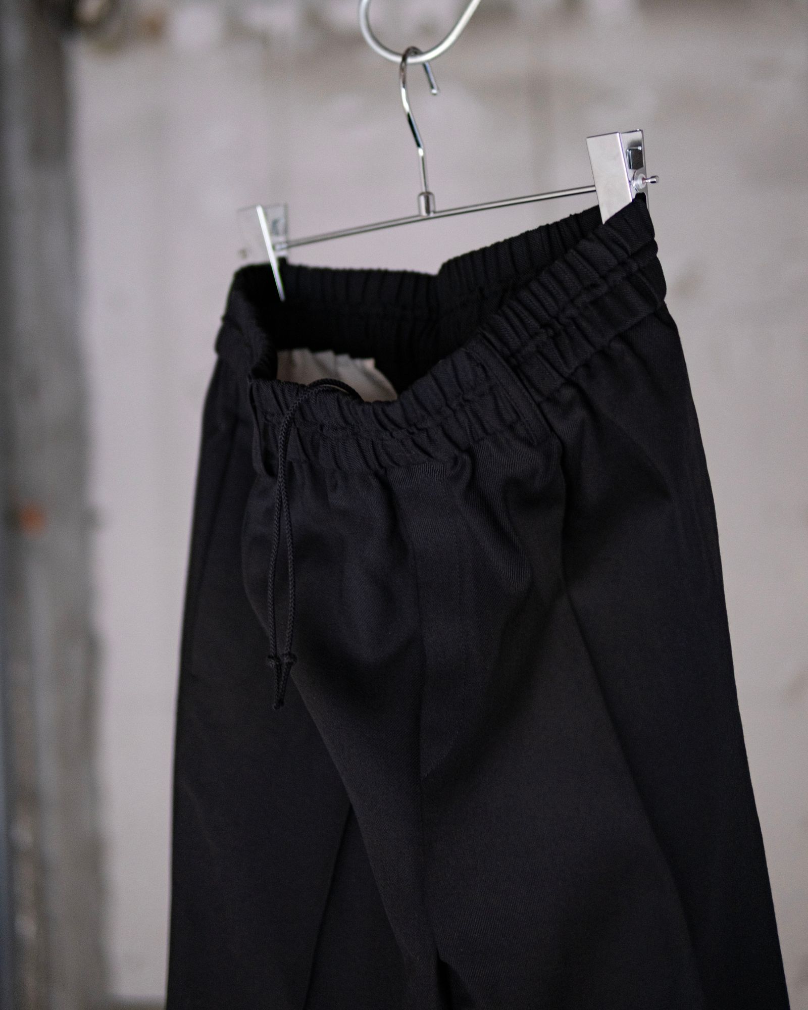 "REL" WOOL POLYESTER TWILL / BLACK