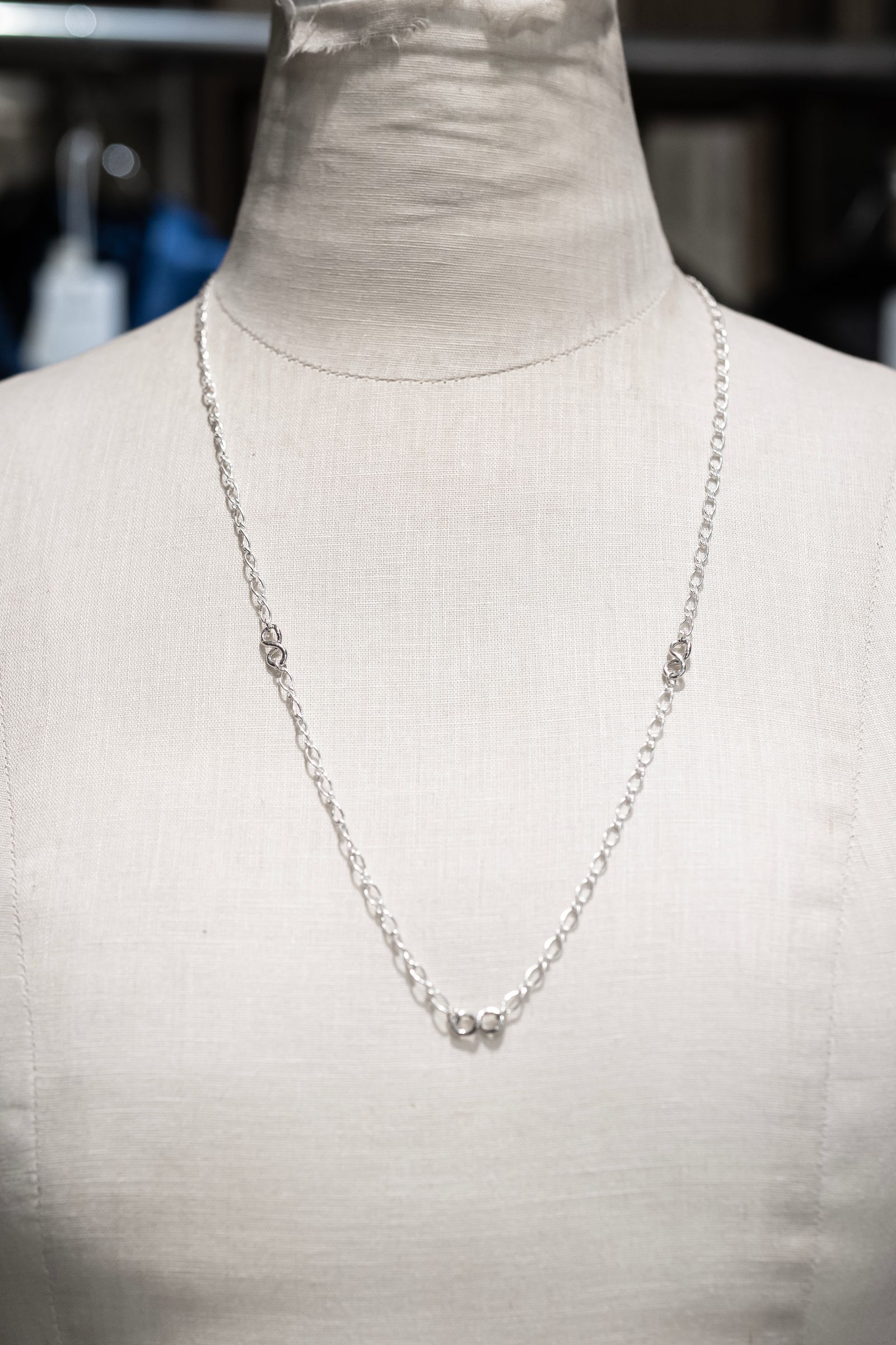 Silver Cross-Over Necklace / Silver