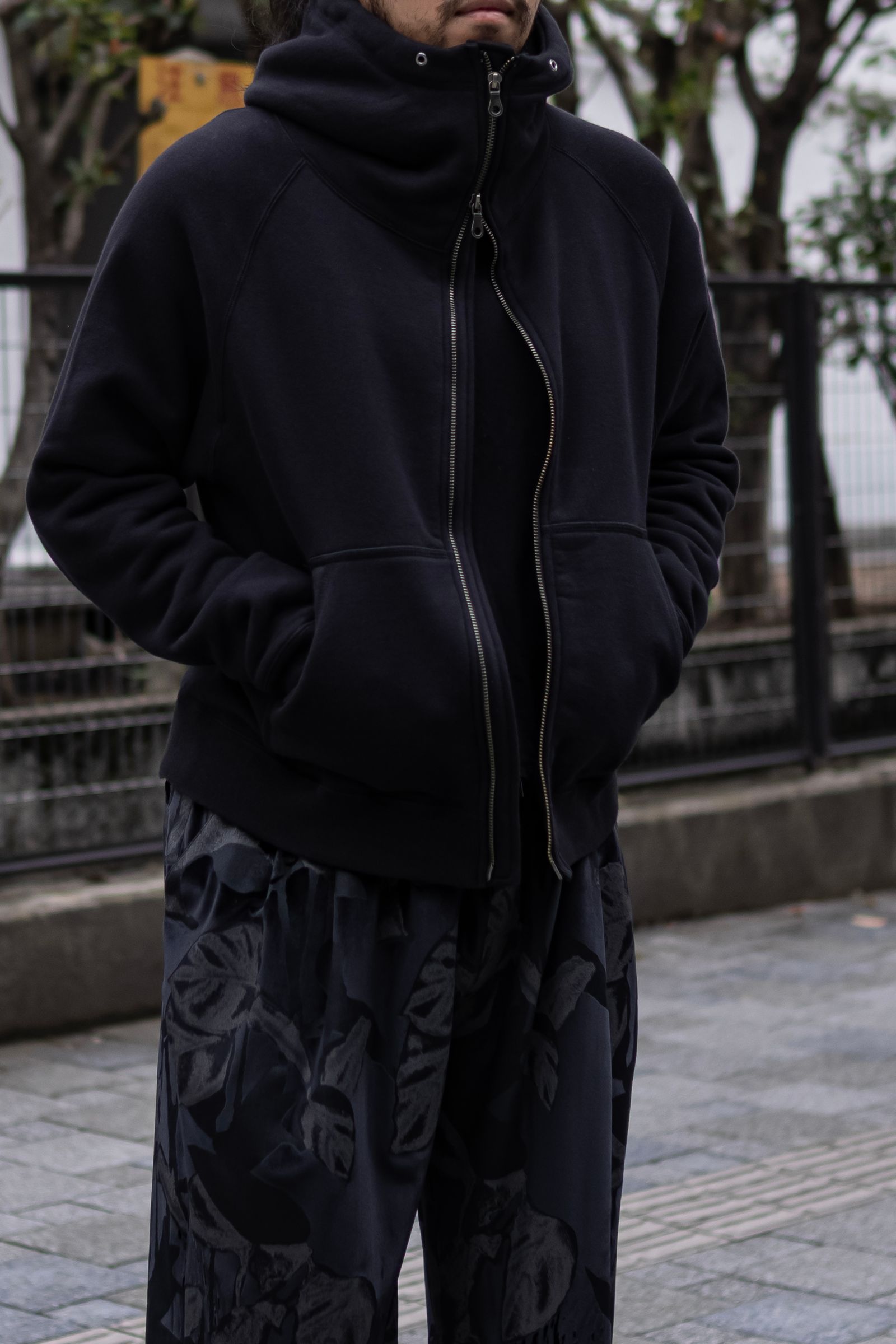 CROPPED BRUSHED HOODIE / BLACK