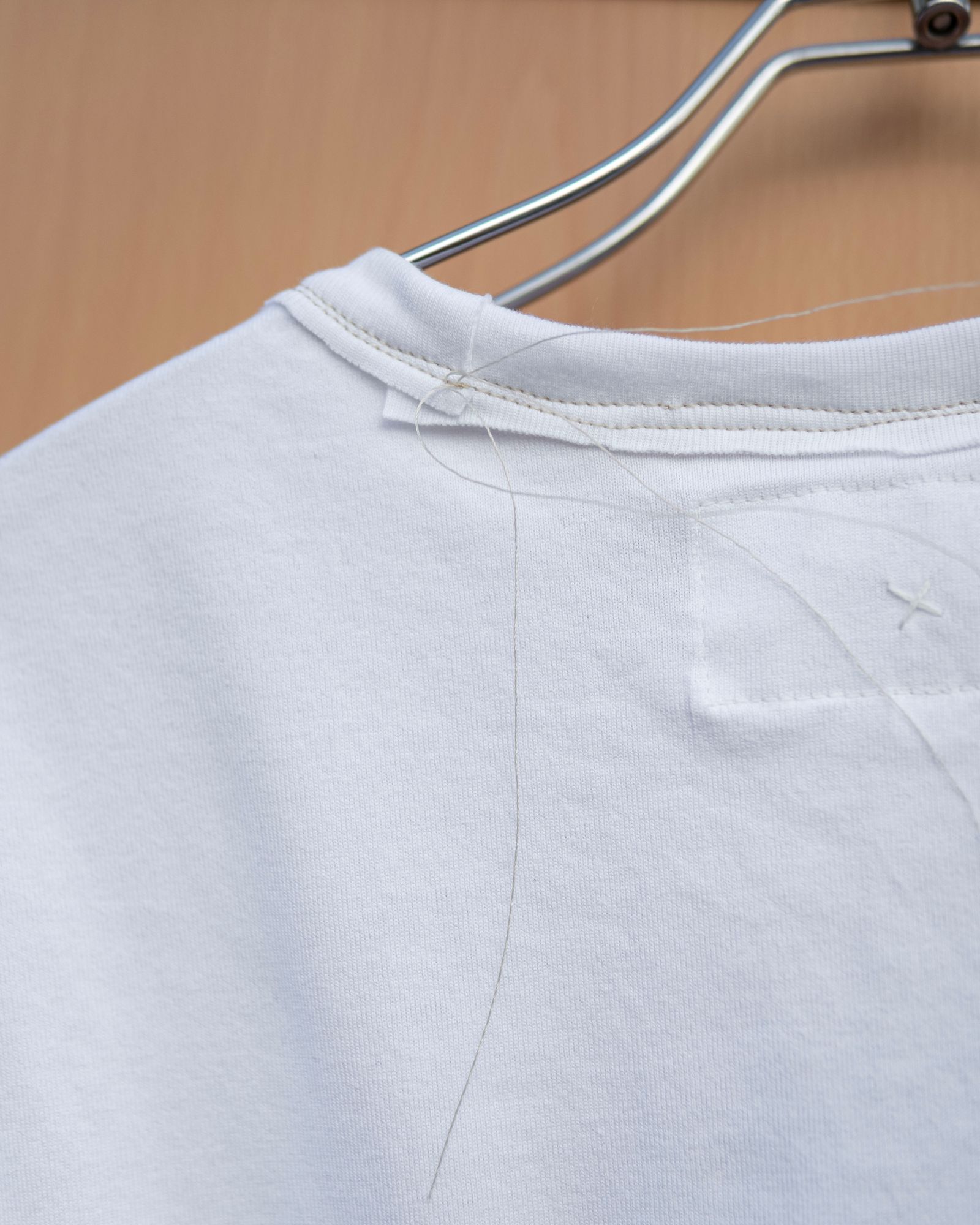 “TUGIHAGI” Neck Sleeveless / White