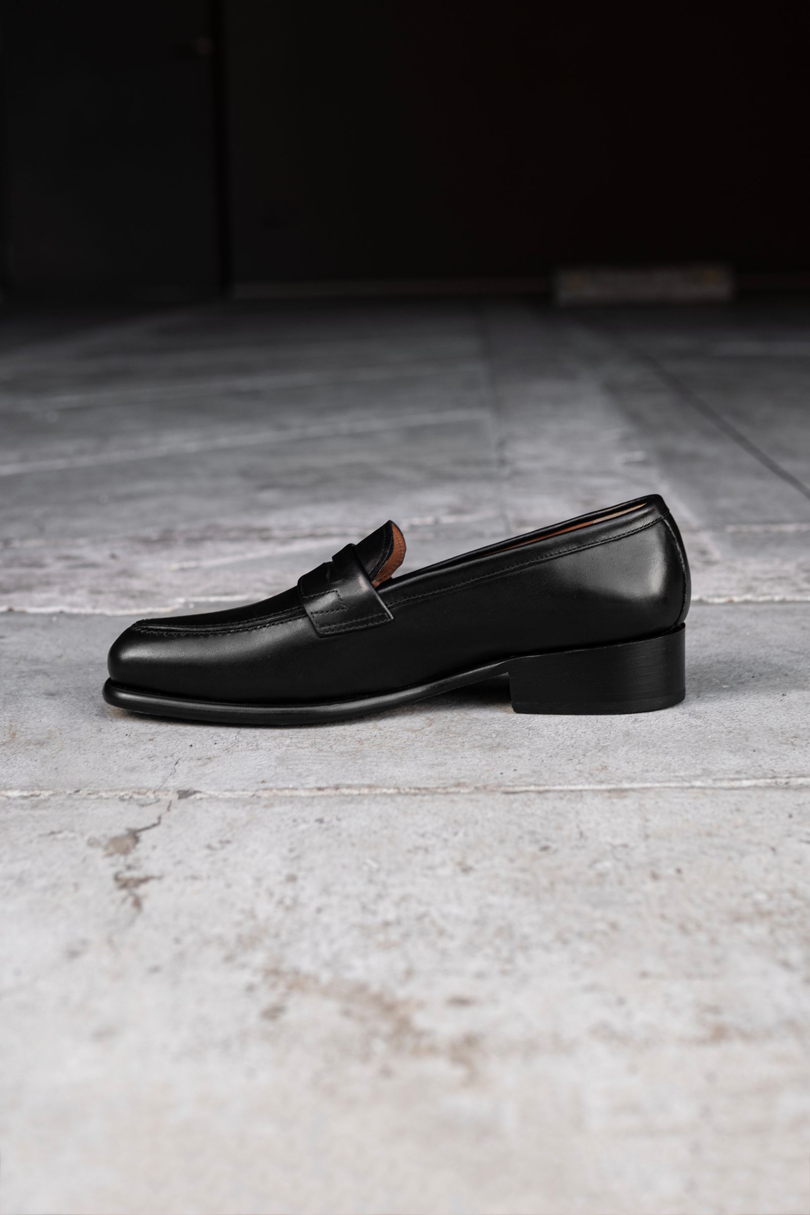 The second pair of loafers / Black