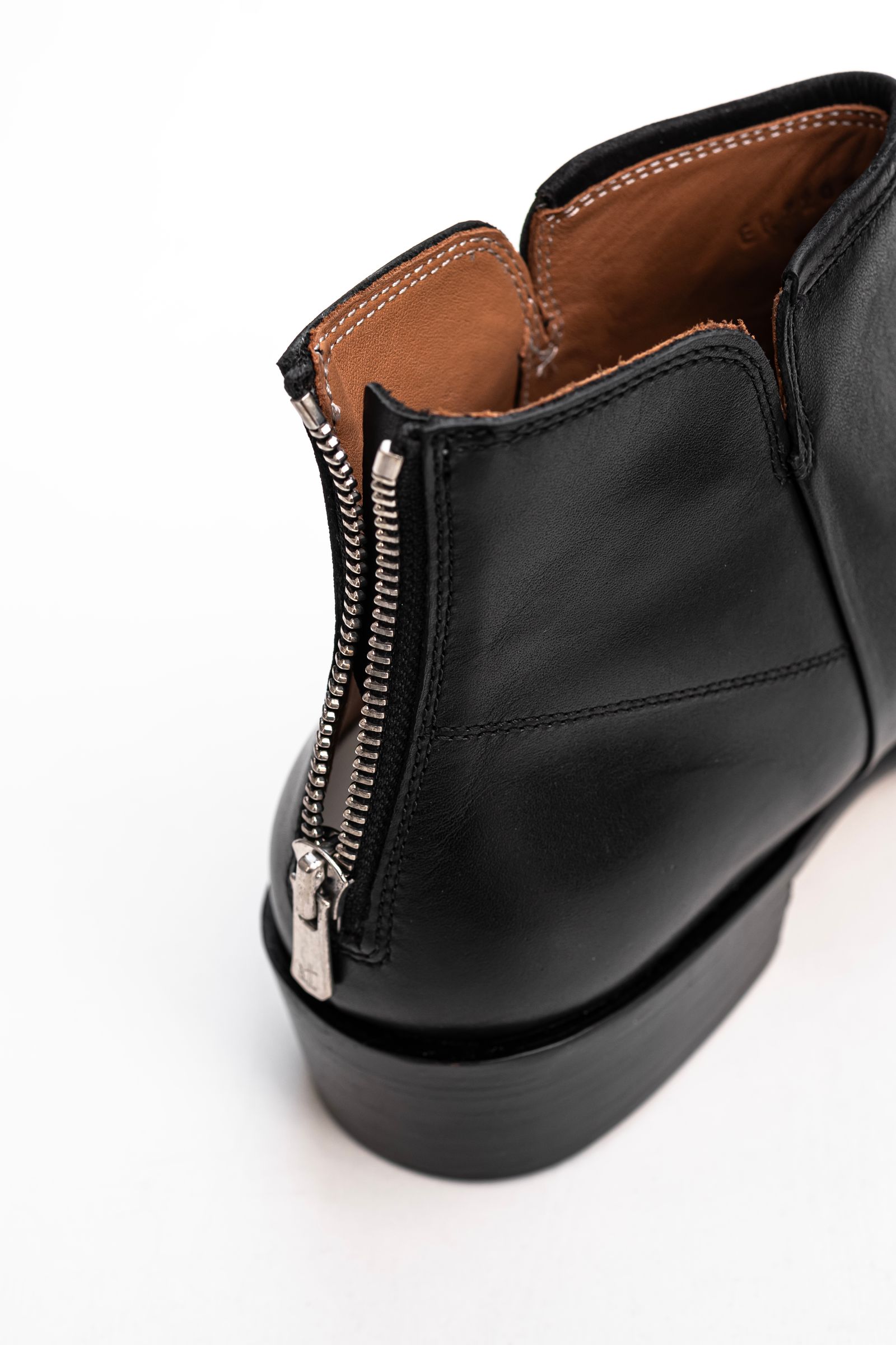 EARLE - Back zip short boots / Black | Retikle Online Store